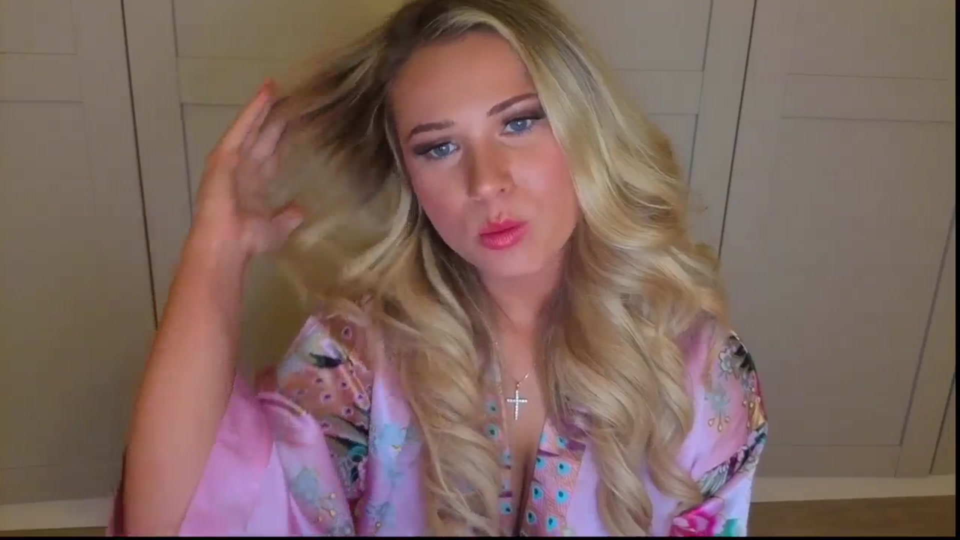 Gallery image thumbnail from shyygirlmasha's myfreecams stream on, 09/21/2025, 22:43 image 6 of 20