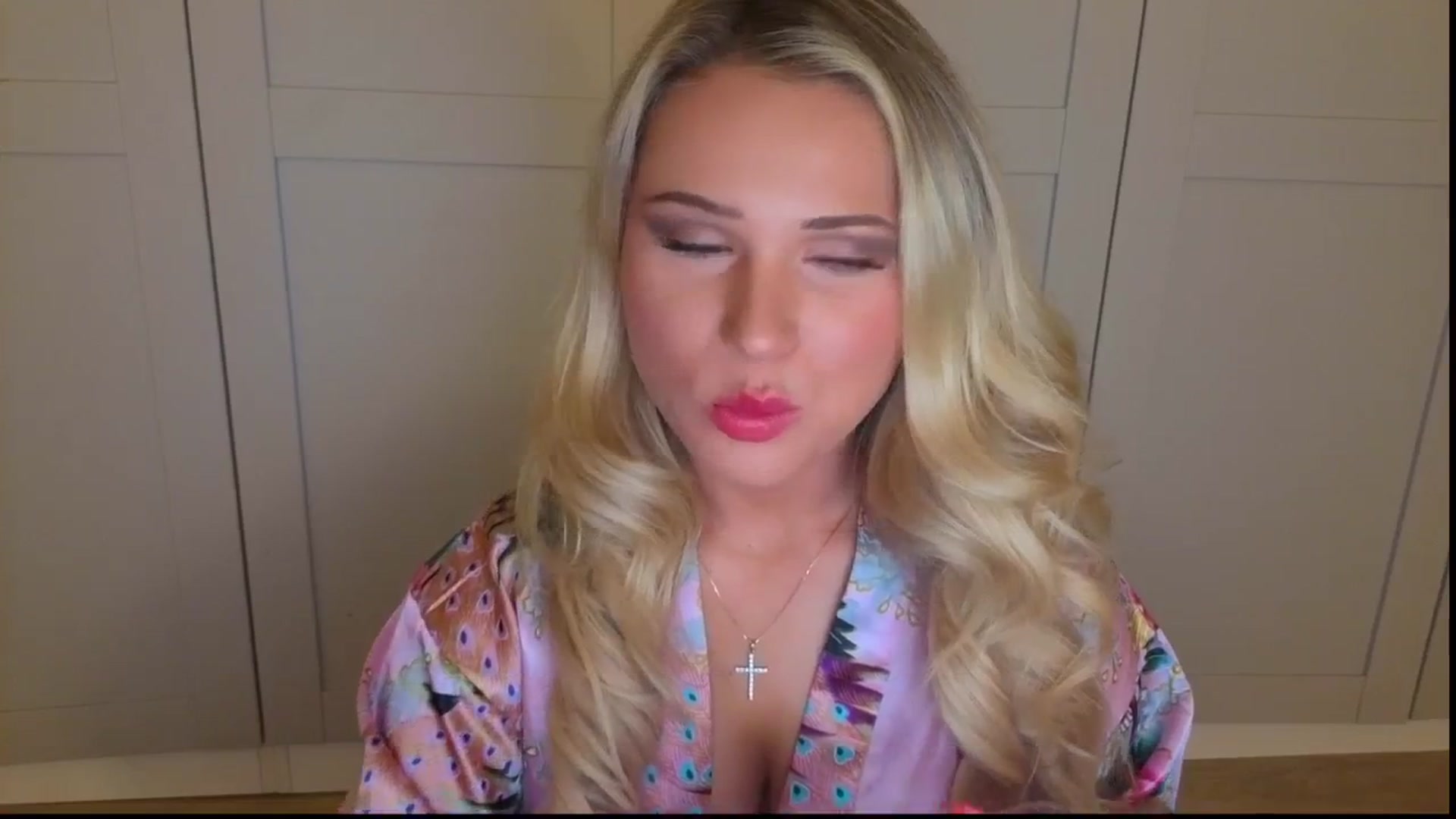 Gallery image thumbnail from shyygirlmasha's myfreecams stream on, 09/21/2025, 22:43 image 7 of 20
