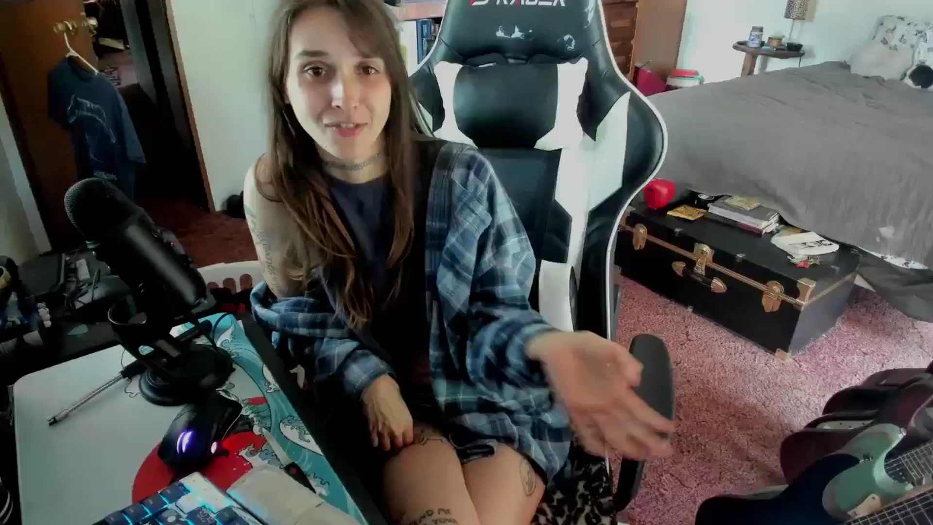 Gallery image thumbnail from sickgrrl's myfreecams stream on, 05/25/2025, 22:13 image 1 of 20