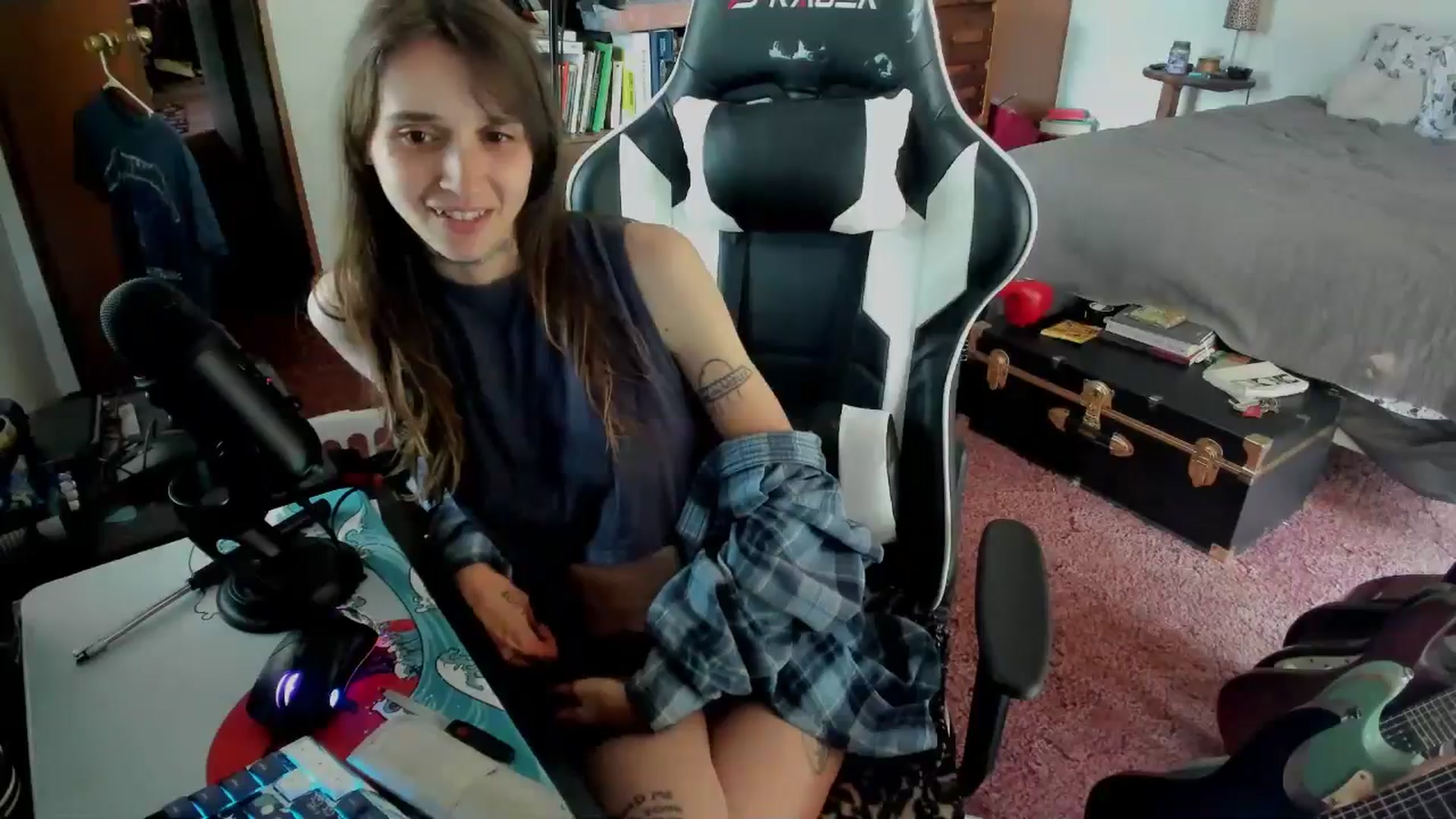 Gallery image thumbnail from sickgrrl's myfreecams stream on, 05/25/2025, 22:13 image 3 of 20