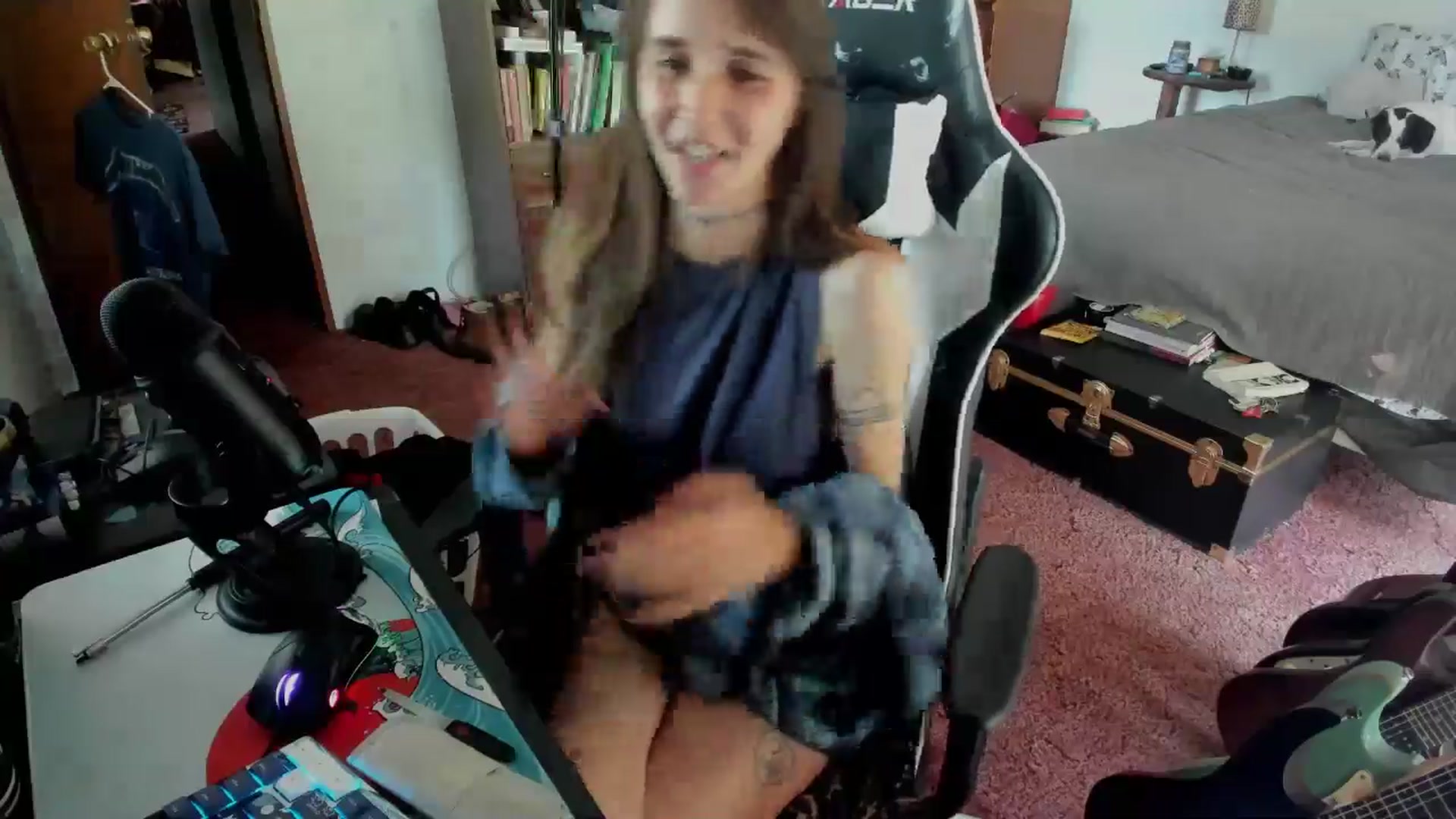 Gallery image thumbnail from sickgrrl's myfreecams stream on, 05/25/2025, 22:13 image 6 of 20