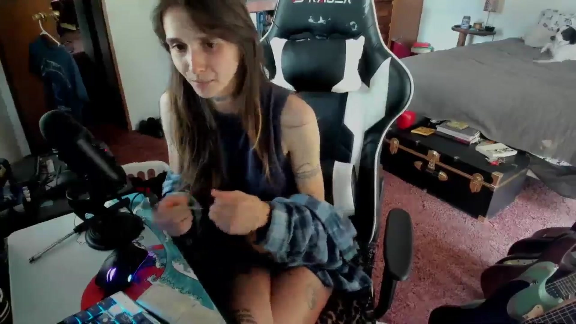 Gallery image thumbnail from sickgrrl's myfreecams stream on, 05/25/2025, 22:13 image 8 of 20