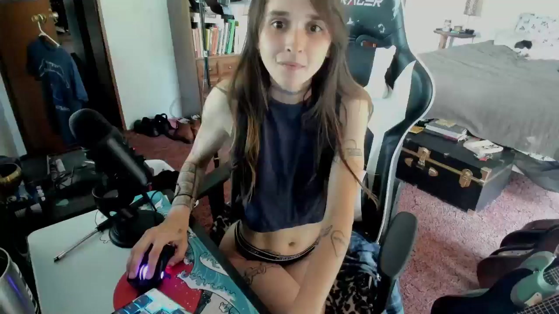 Gallery image thumbnail from sickgrrl's myfreecams stream on, 05/25/2025, 22:40 image 14 of 20