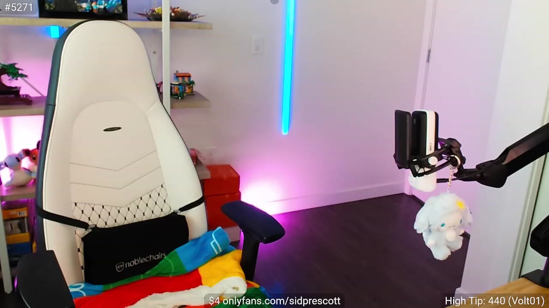 Gallery image thumbnail from sid_ney's myfreecams stream on, 03/15/2023, 24:32 image 15 of 20