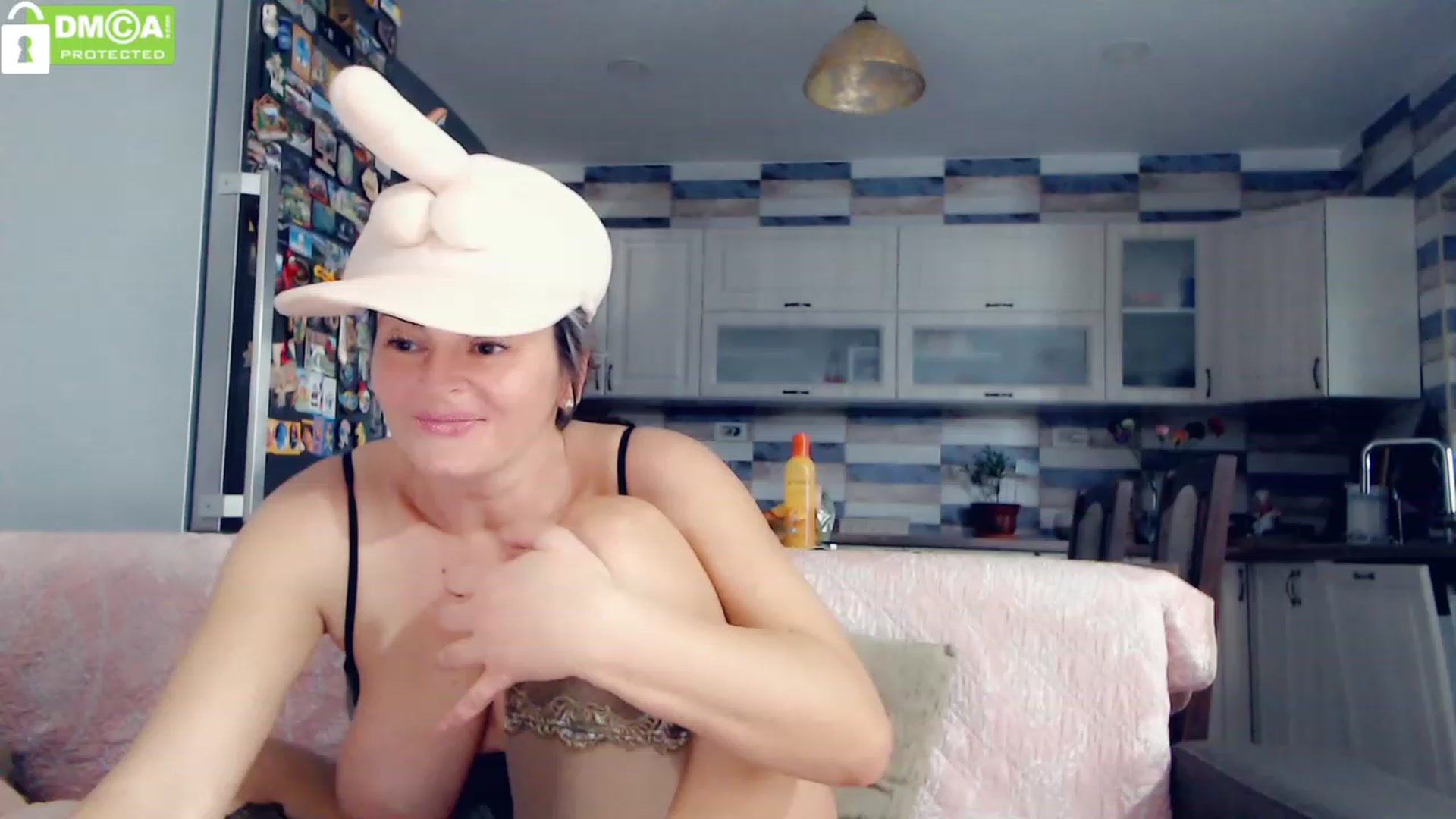 Gallery image thumbnail from silverjewel's myfreecams stream on, 11/17/2022, 11:18 image 4 of 20