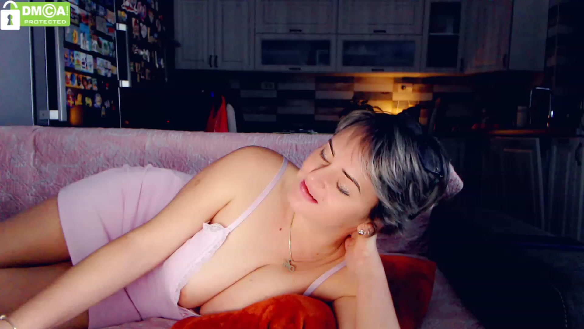 Gallery image thumbnail from silverjewel's myfreecams stream on, 12/06/2022, 09:14 image 5 of 20