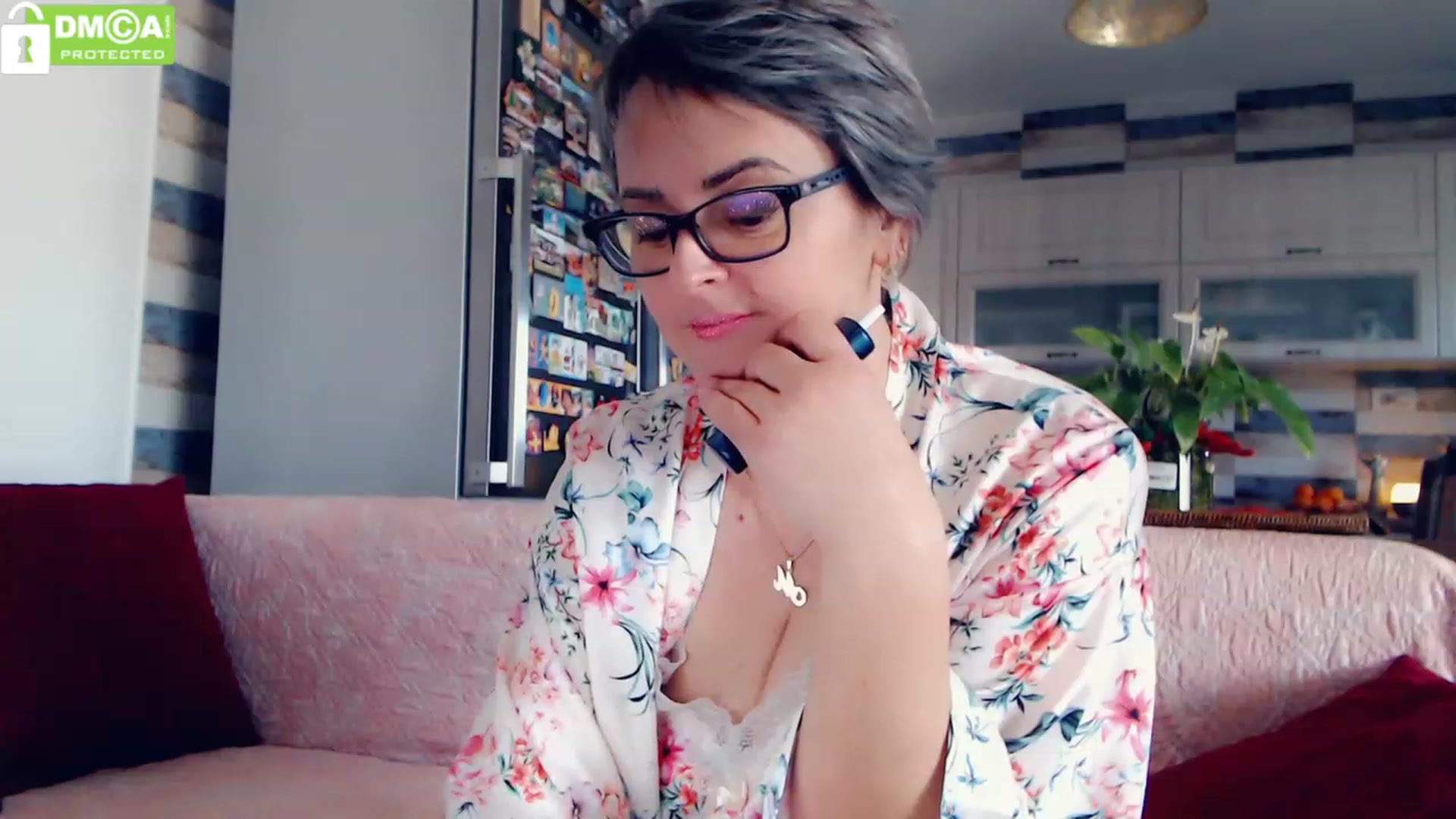 Gallery image thumbnail from silverjewel's myfreecams stream on, 12/20/2022, 10:12 image 8 of 20