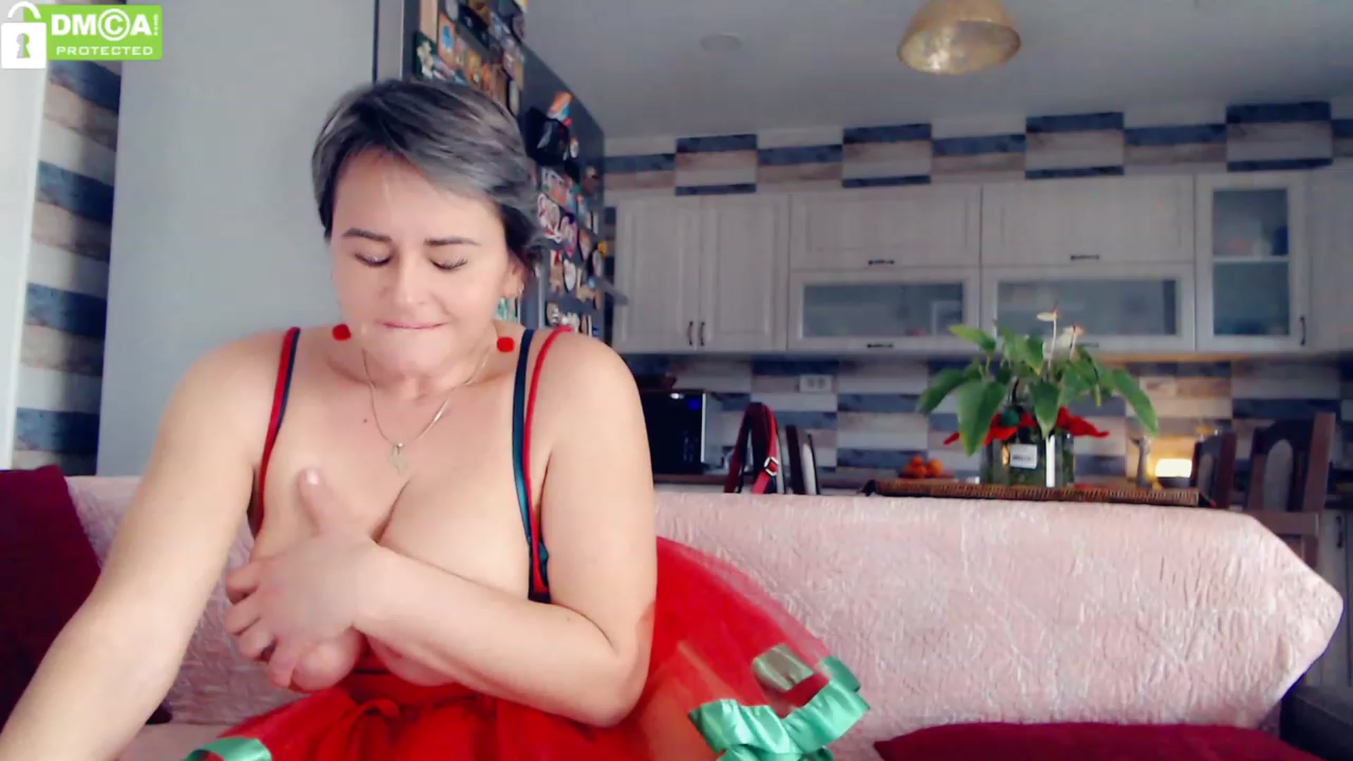 Gallery image thumbnail from silverjewel's myfreecams stream on, 12/21/2022, 11:59 image 4 of 20