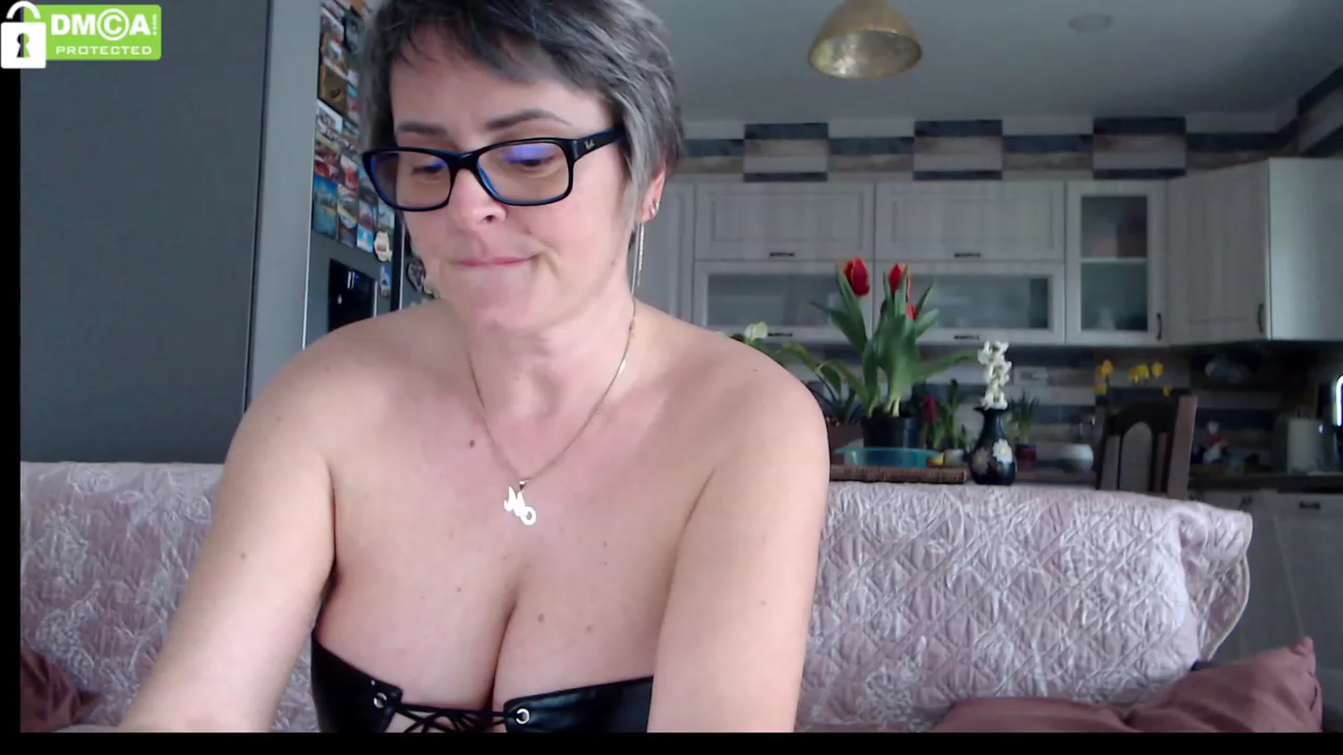 Gallery image thumbnail from silverjewel's myfreecams stream on, 03/02/2023, 10:17 image 3 of 20