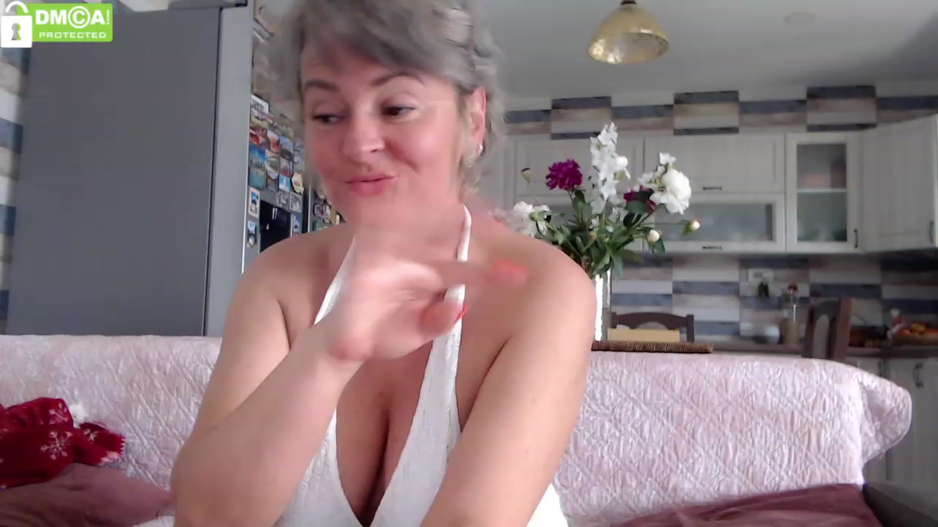 Gallery image thumbnail from silverjewel's myfreecams stream on, 05/31/2023, 12:43 image 7 of 20