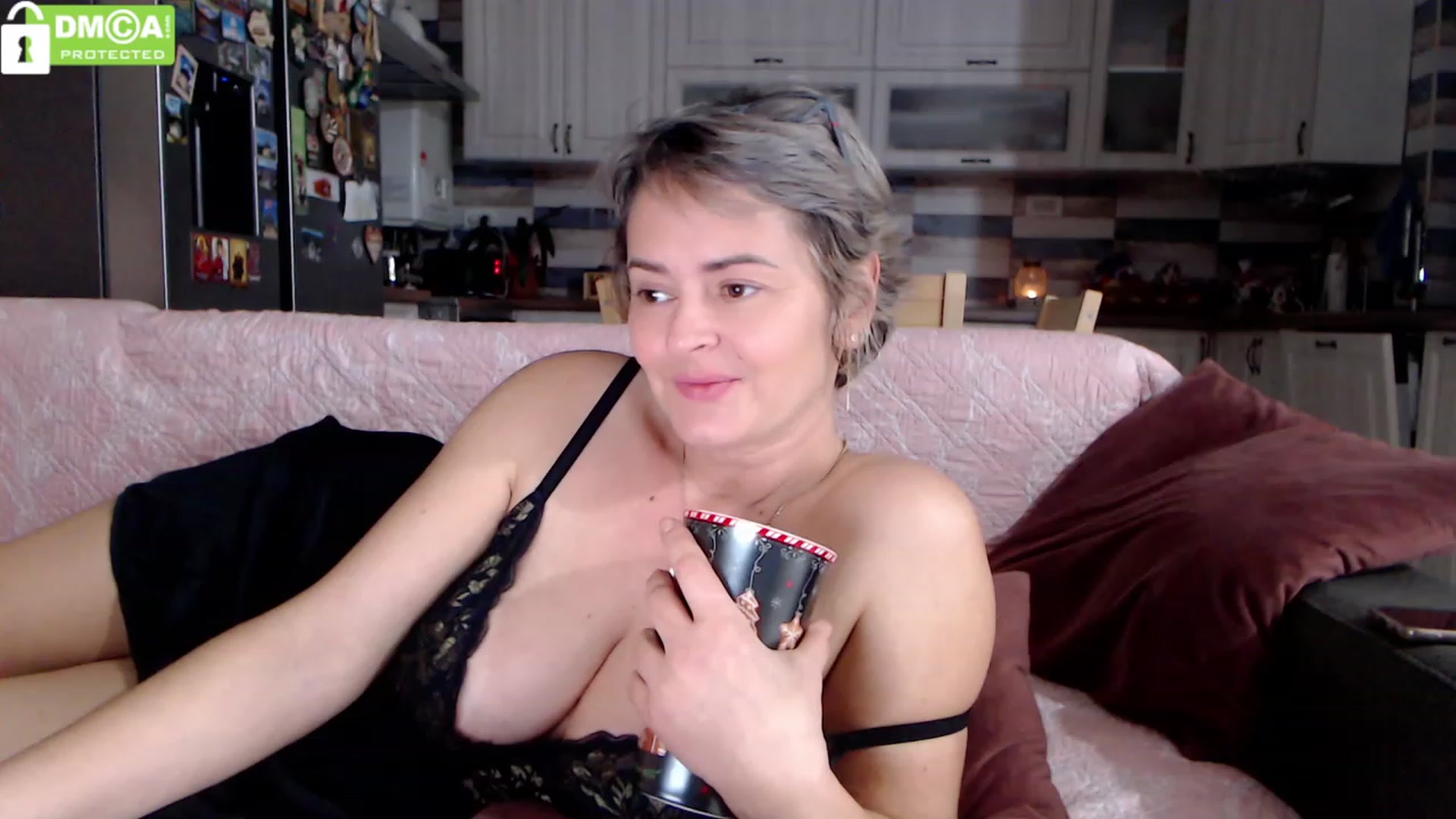 Gallery image thumbnail from silverjewel's myfreecams stream on, 12/06/2023, 10:37 image 14 of 20