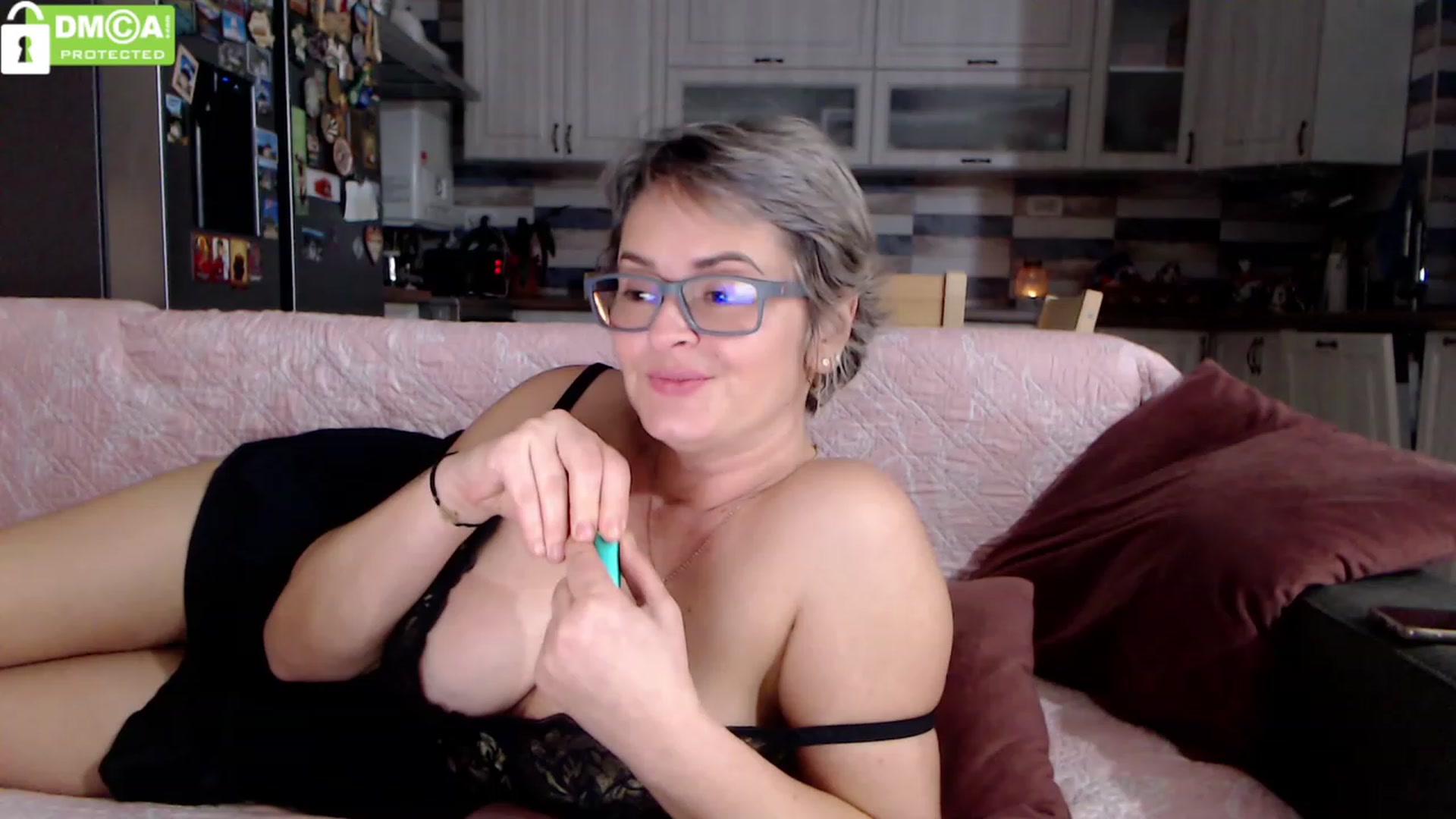 Gallery image thumbnail from silverjewel's myfreecams stream on, 12/06/2023, 11:19 image 2 of 20