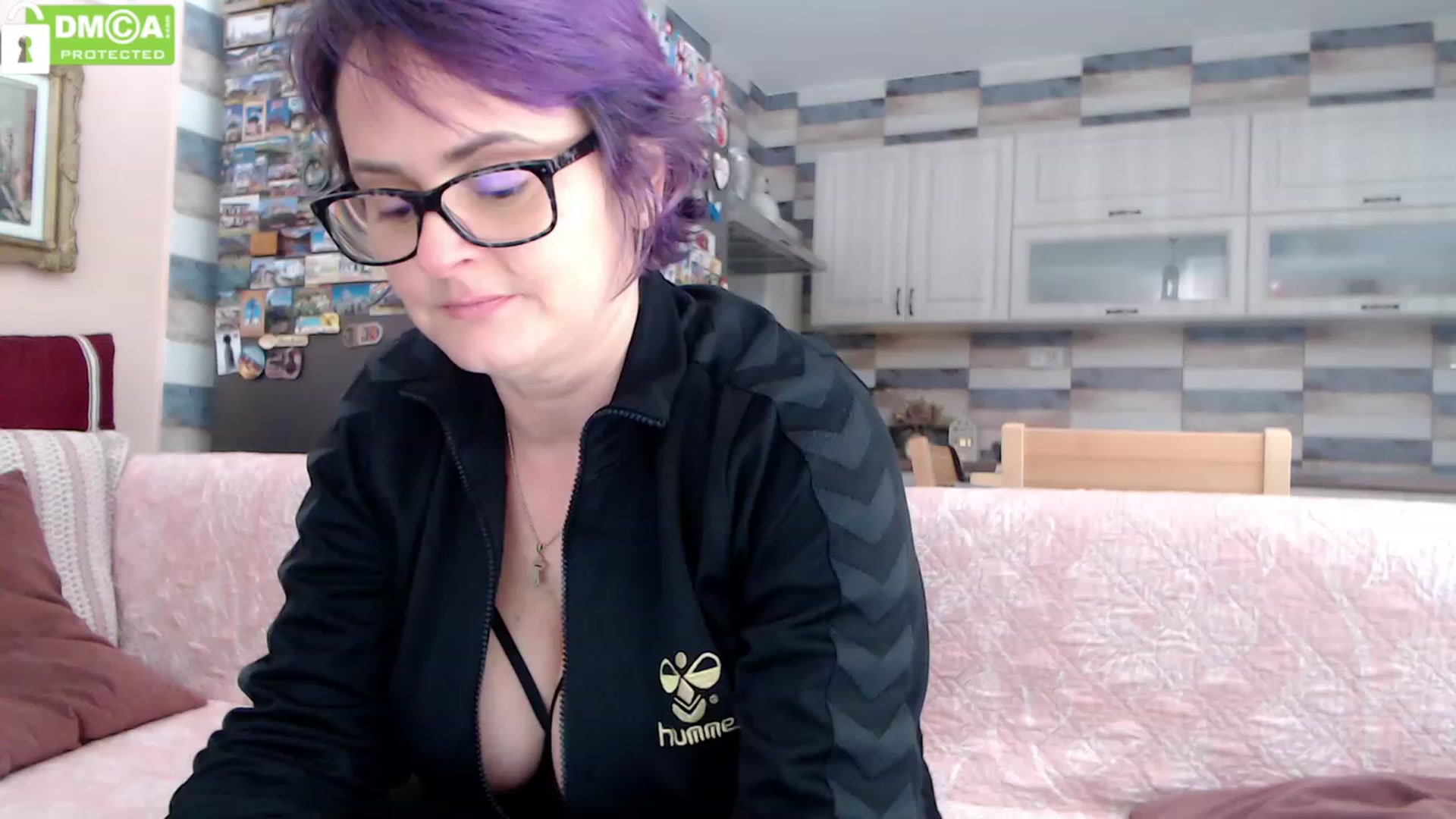Gallery image thumbnail from silverjewel's myfreecams stream on, 01/17/2024, 11:52 image 1 of 20