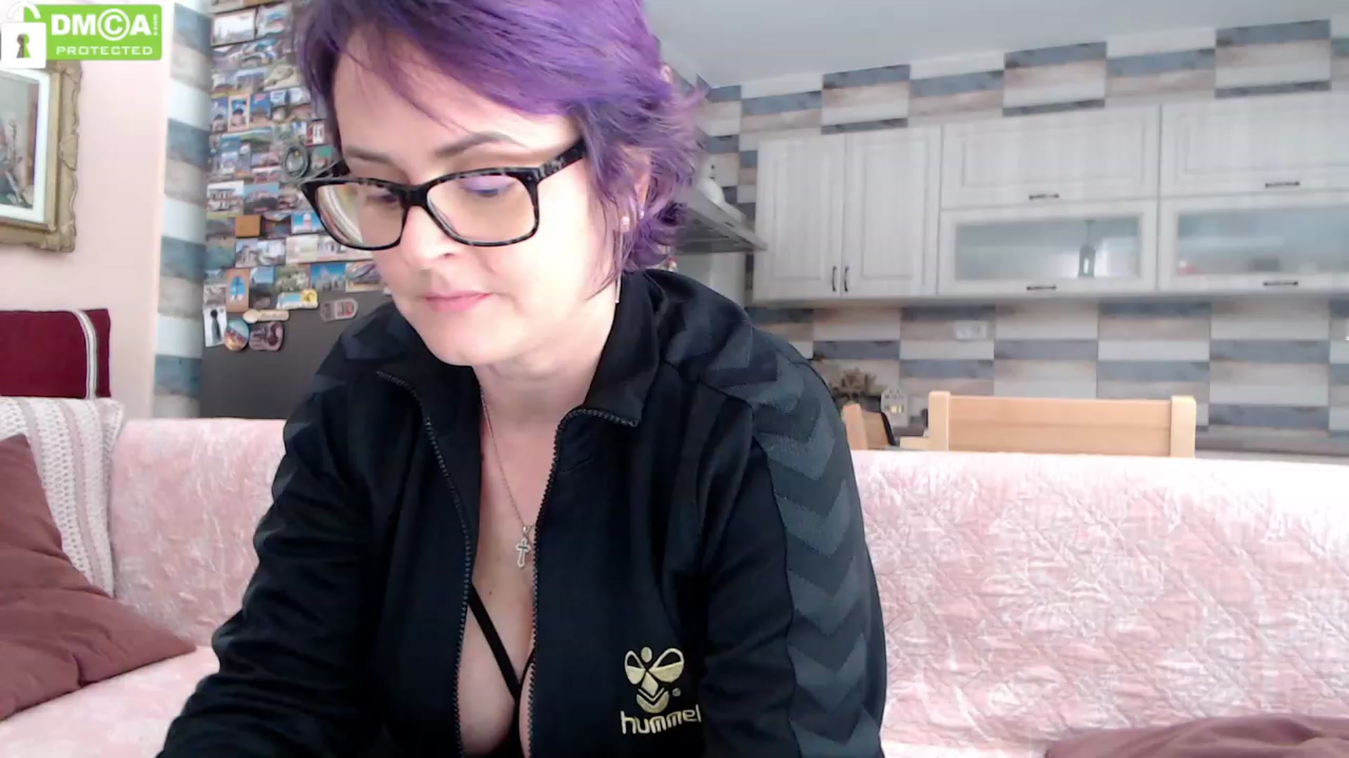 Gallery image thumbnail from silverjewel's myfreecams stream on, 01/17/2024, 11:52 image 3 of 20