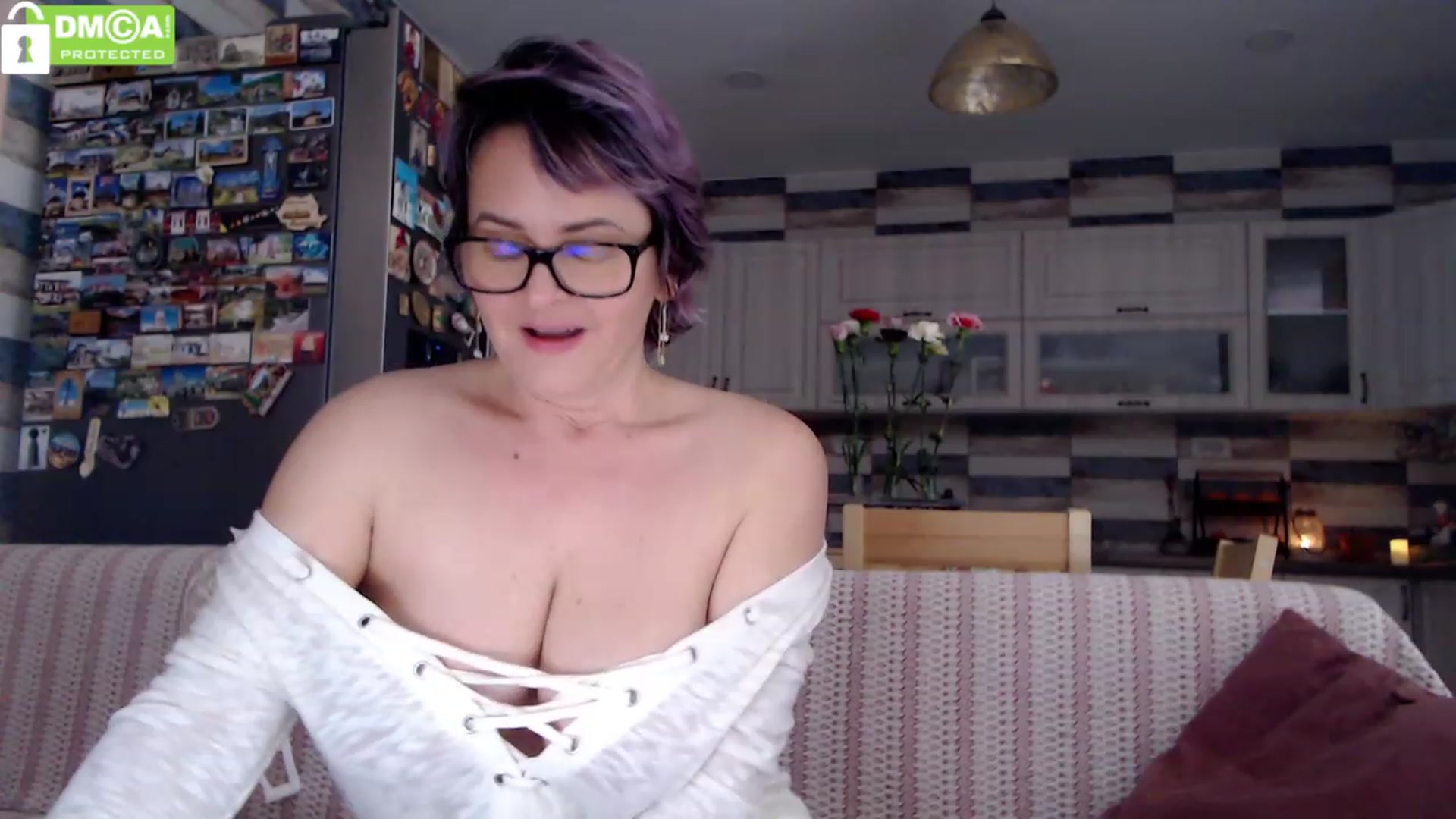 Gallery image thumbnail from silverjewel's myfreecams stream on, 02/15/2024, 11:37 image 16 of 20