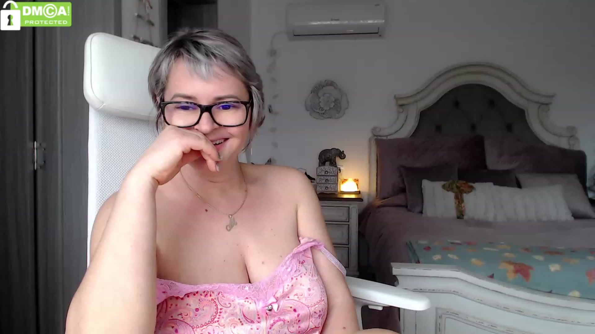 Gallery image thumbnail from silverjewel's myfreecams stream on, 03/02/2024, 11:56 image 10 of 20