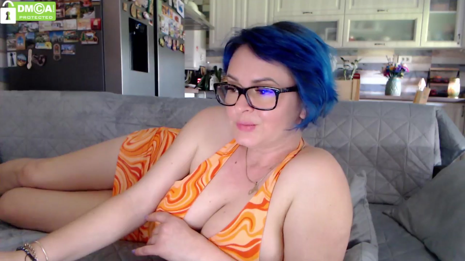 Gallery image thumbnail from silverjewel's myfreecams stream on, 04/02/2024, 08:32 image 10 of 20
