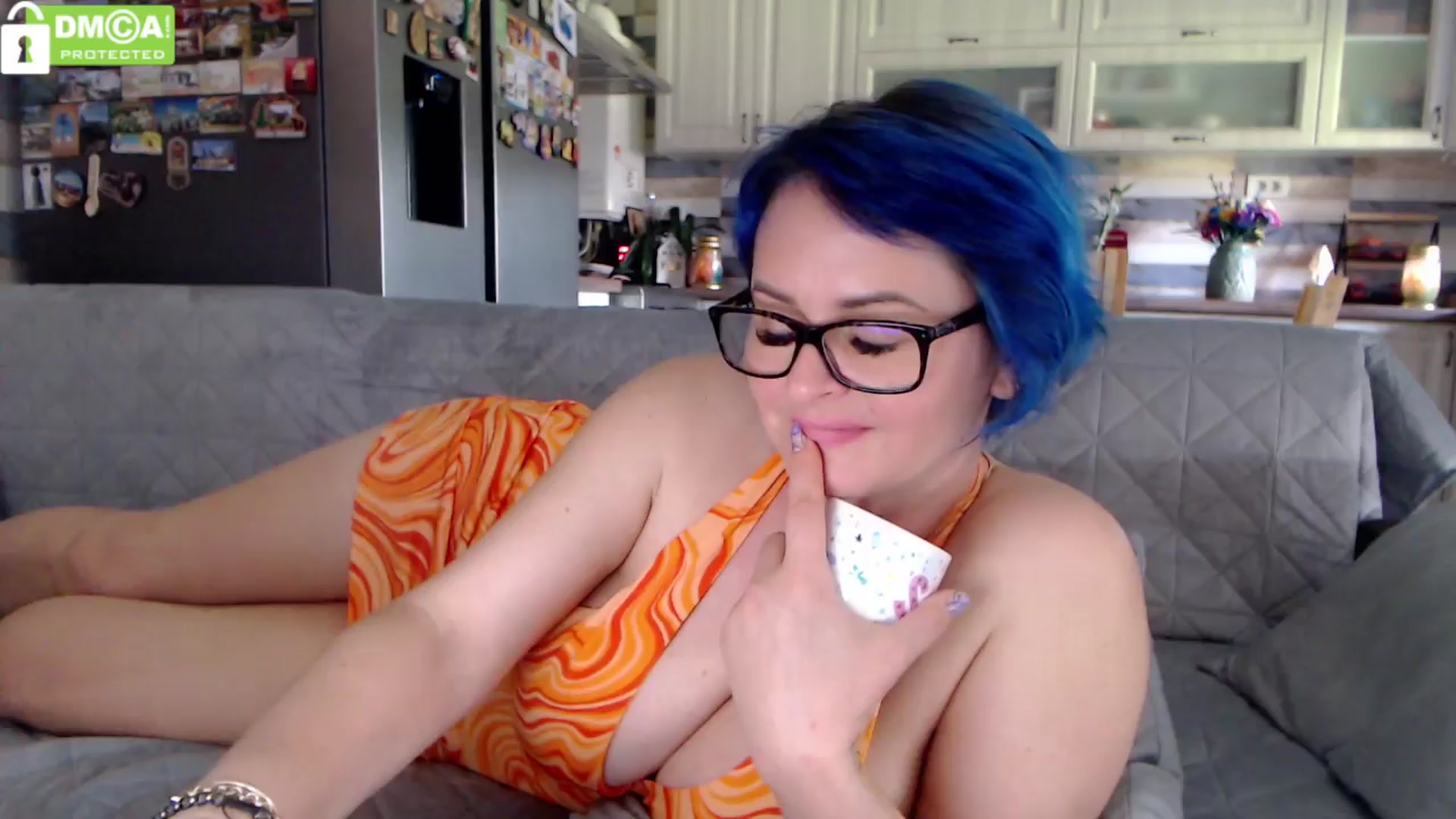 Gallery image thumbnail from silverjewel's myfreecams stream on, 04/02/2024, 08:32 image 12 of 20