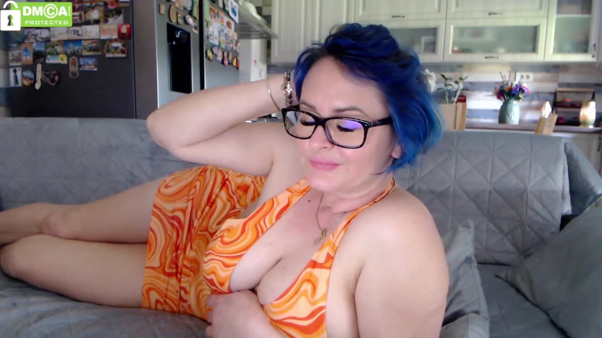 Gallery image thumbnail from silverjewel's myfreecams stream on, 04/02/2024, 08:32 image 8 of 20