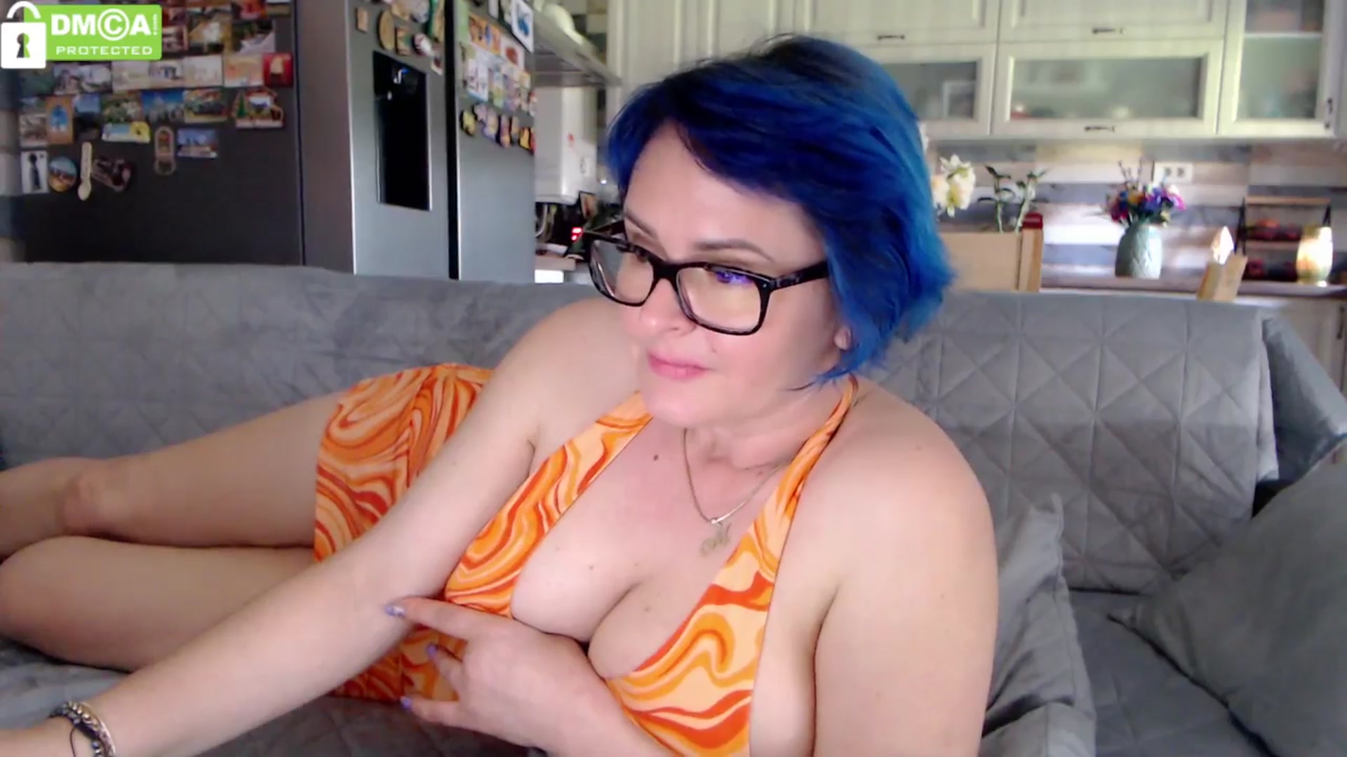 Gallery image thumbnail from silverjewel's myfreecams stream on, 04/02/2024, 08:32 image 9 of 20