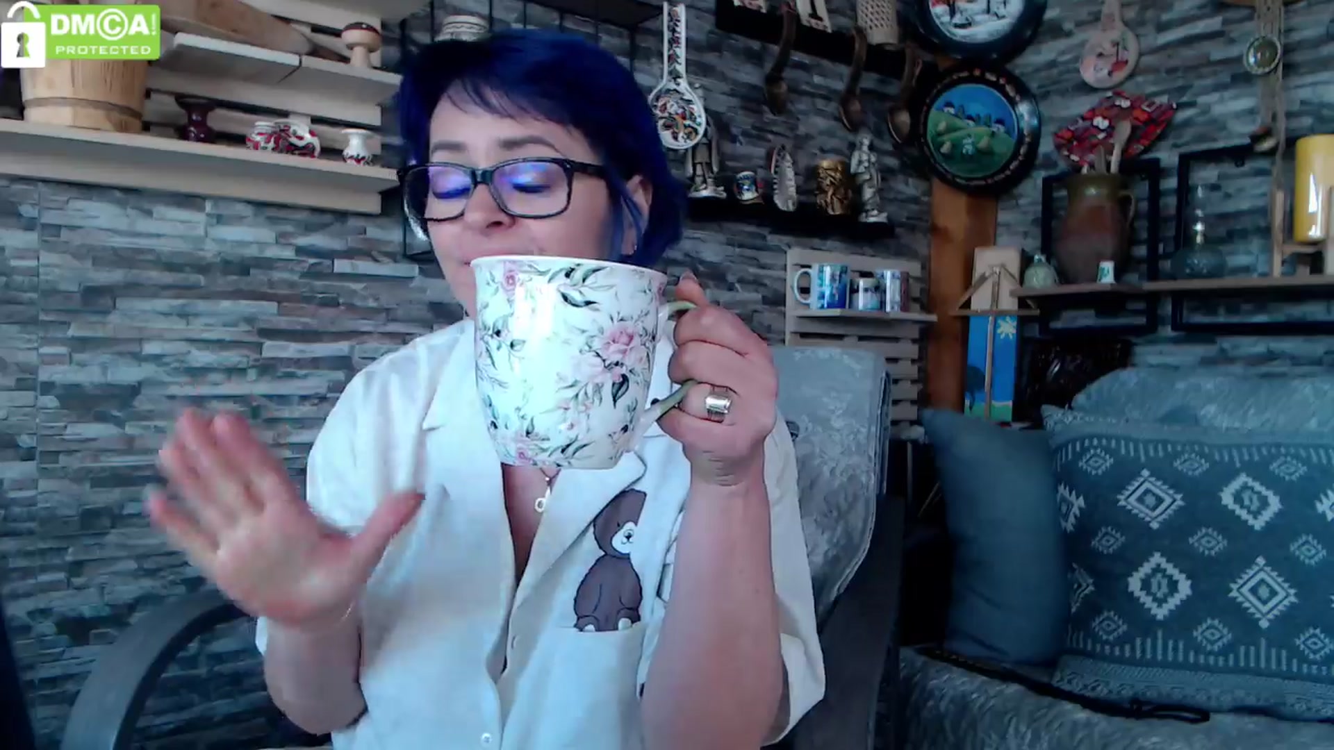 Gallery image thumbnail from silverjewel's myfreecams stream on, 04/05/2024, 08:19 image 4 of 20