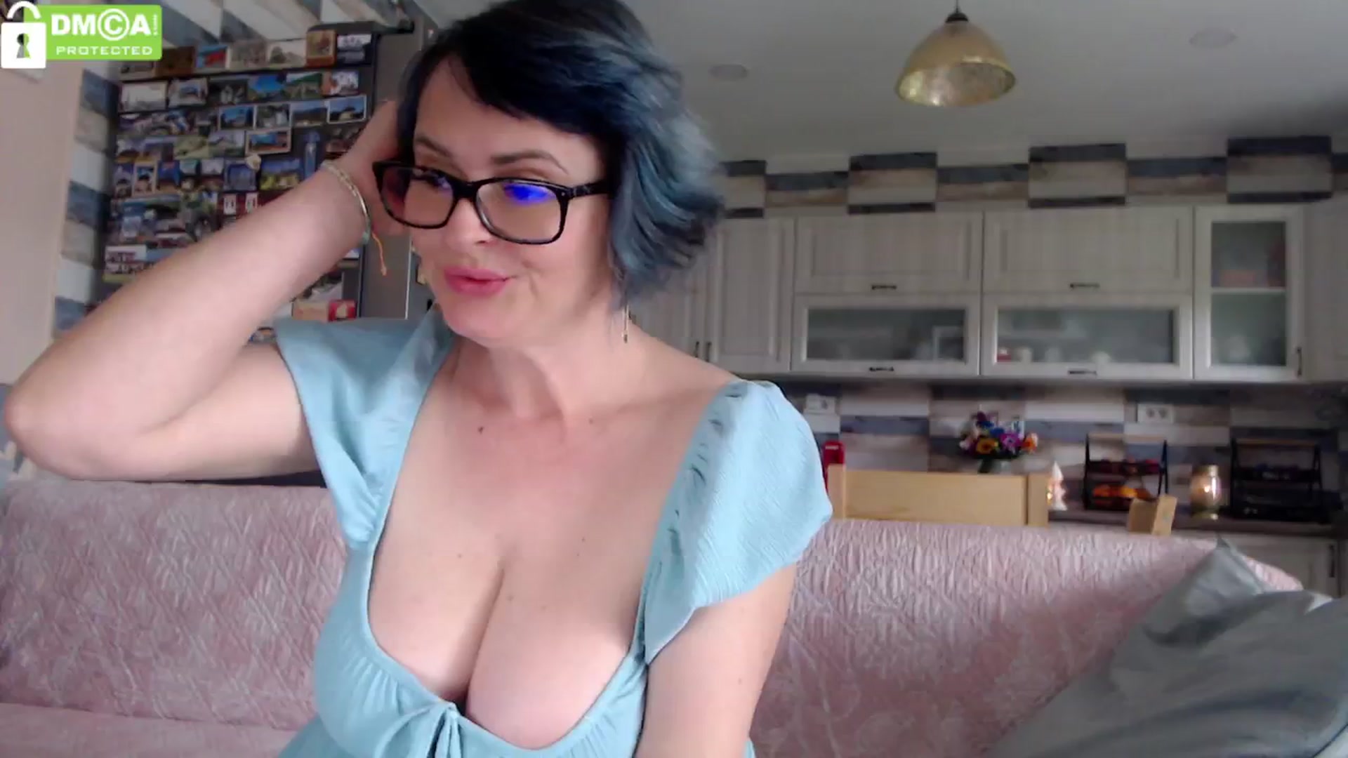 Gallery image thumbnail from silverjewel's myfreecams stream on, 04/17/2024, 10:38 image 5 of 20