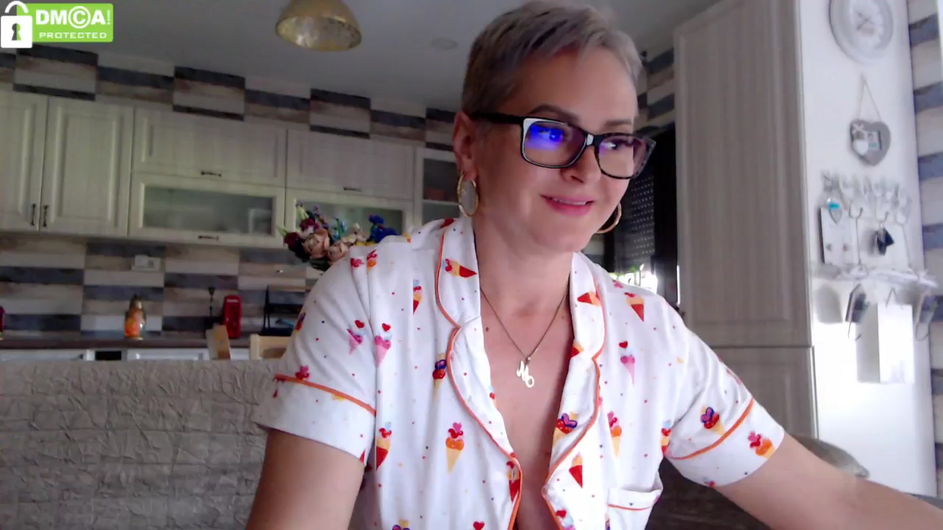 Gallery image thumbnail from silverjewel's myfreecams stream on, 05/17/2024, 10:05 image 1 of 20