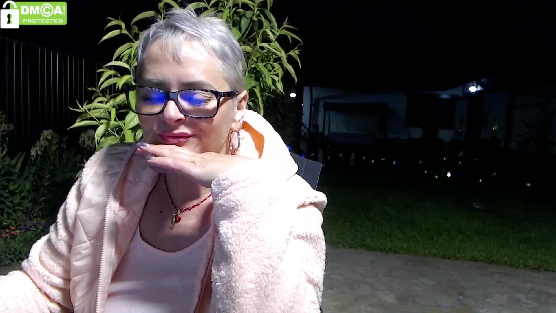 Gallery image thumbnail from silverjewel's myfreecams stream on, 05/17/2024, 18:56 image 19 of 20