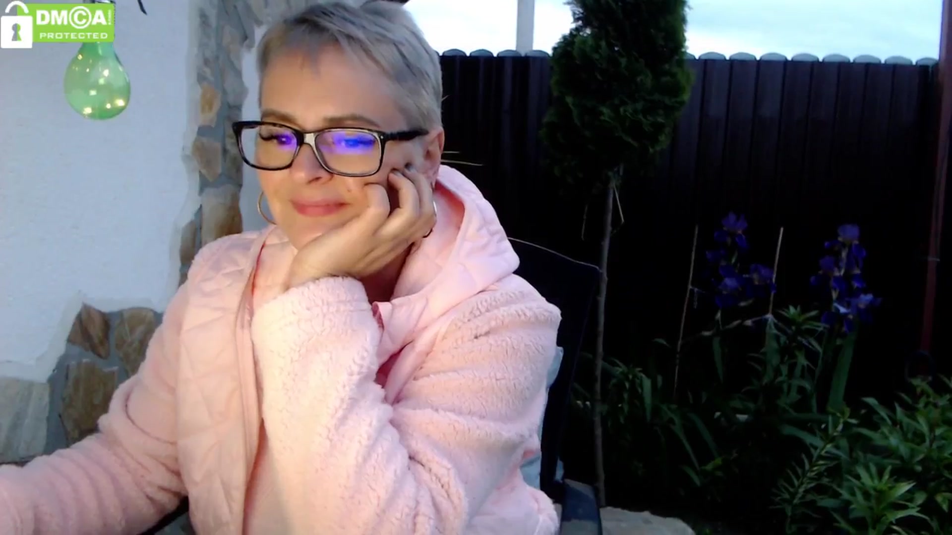 Gallery image thumbnail from silverjewel's myfreecams stream on, 05/17/2024, 18:56 image 10 of 20