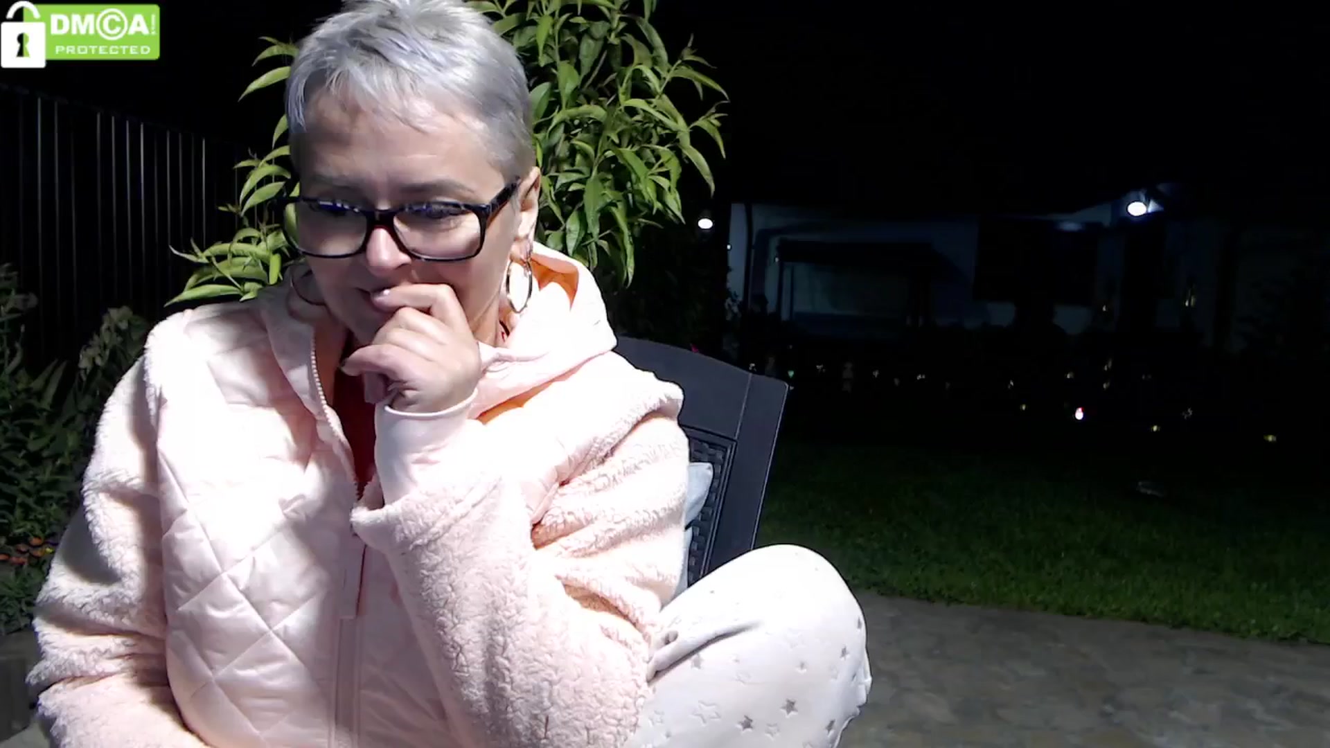 Gallery image thumbnail from silverjewel's myfreecams stream on, 05/17/2024, 19:31 image 16 of 20