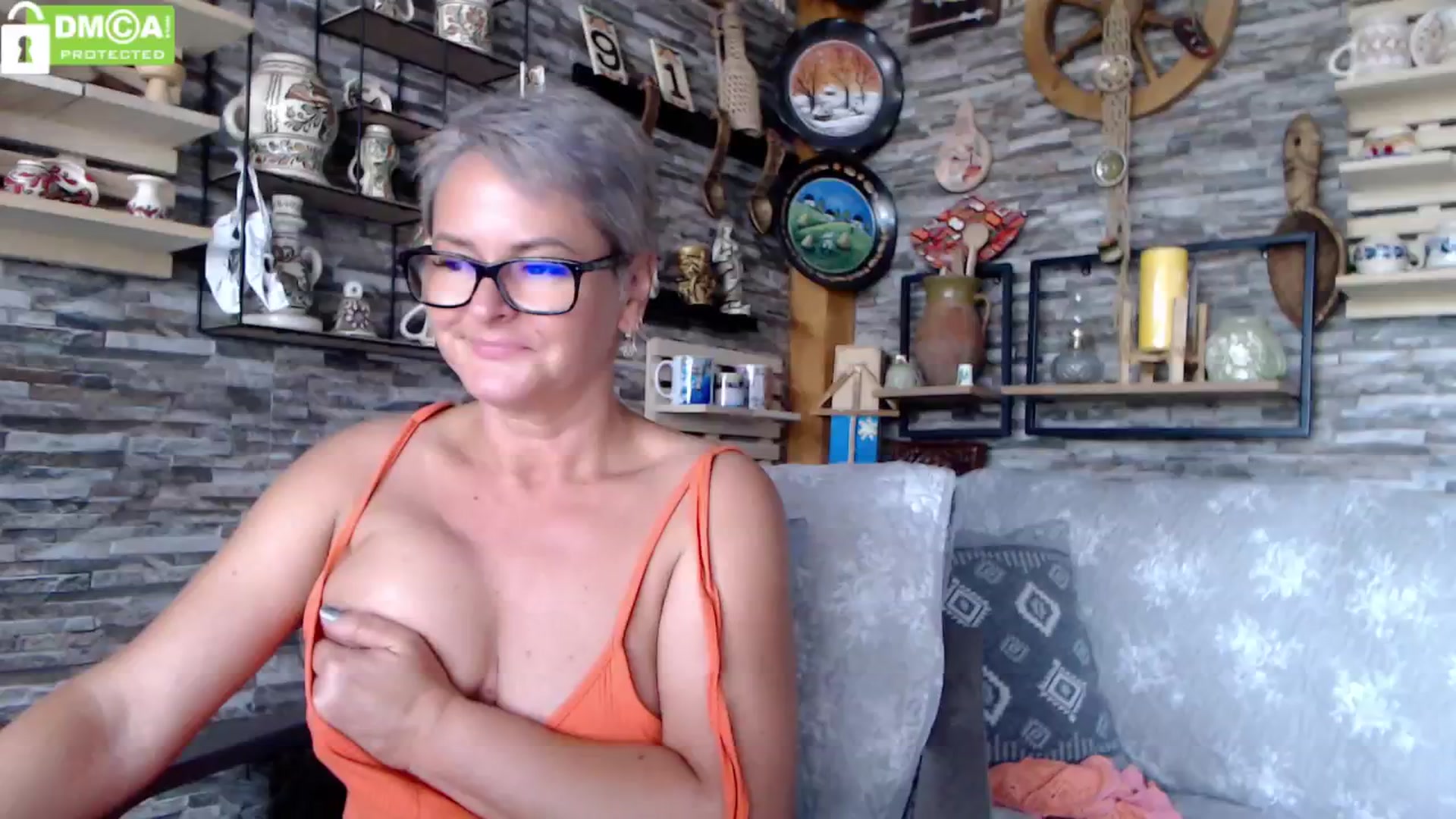 Gallery image thumbnail from silverjewel's myfreecams stream on, 06/08/2024, 10:35 image 13 of 20