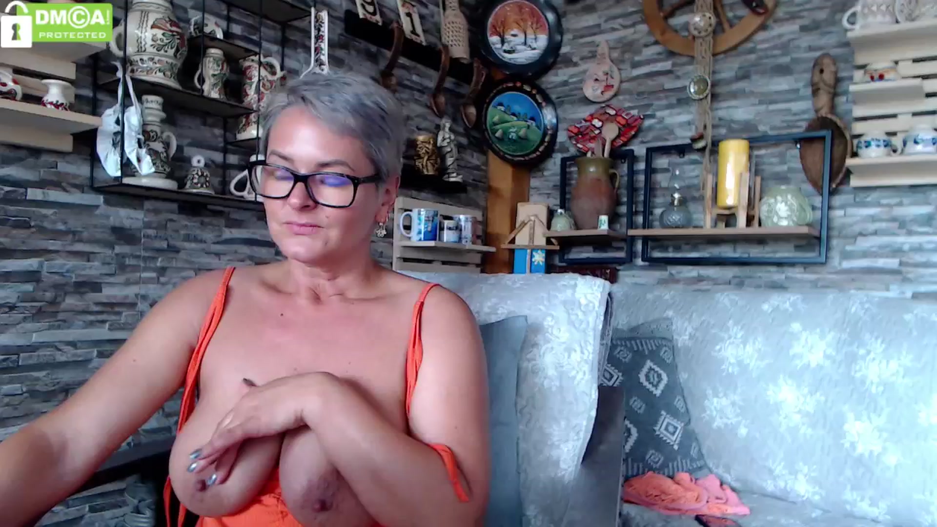 Gallery image thumbnail from silverjewel's myfreecams stream on, 06/08/2024, 12:11 image 19 of 20