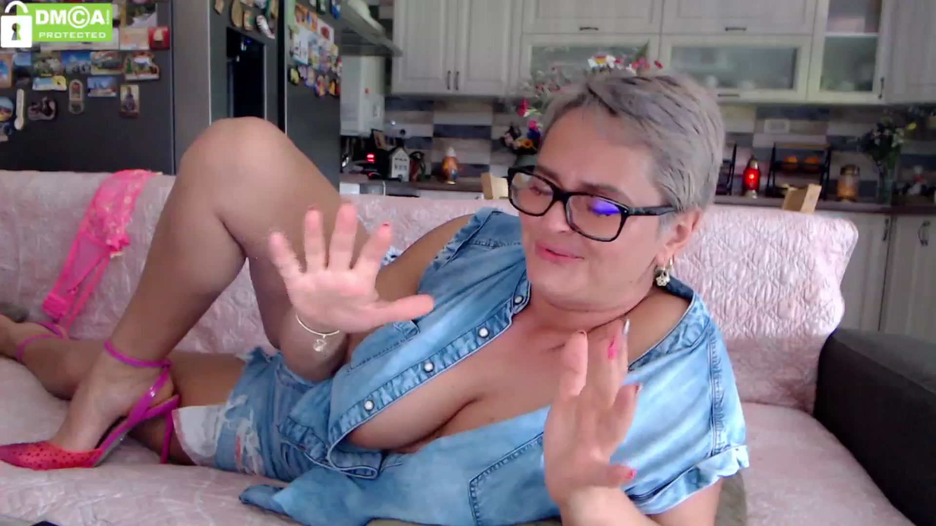 Gallery image thumbnail from silverjewel's myfreecams stream on, 06/18/2024, 11:39 image 14 of 20
