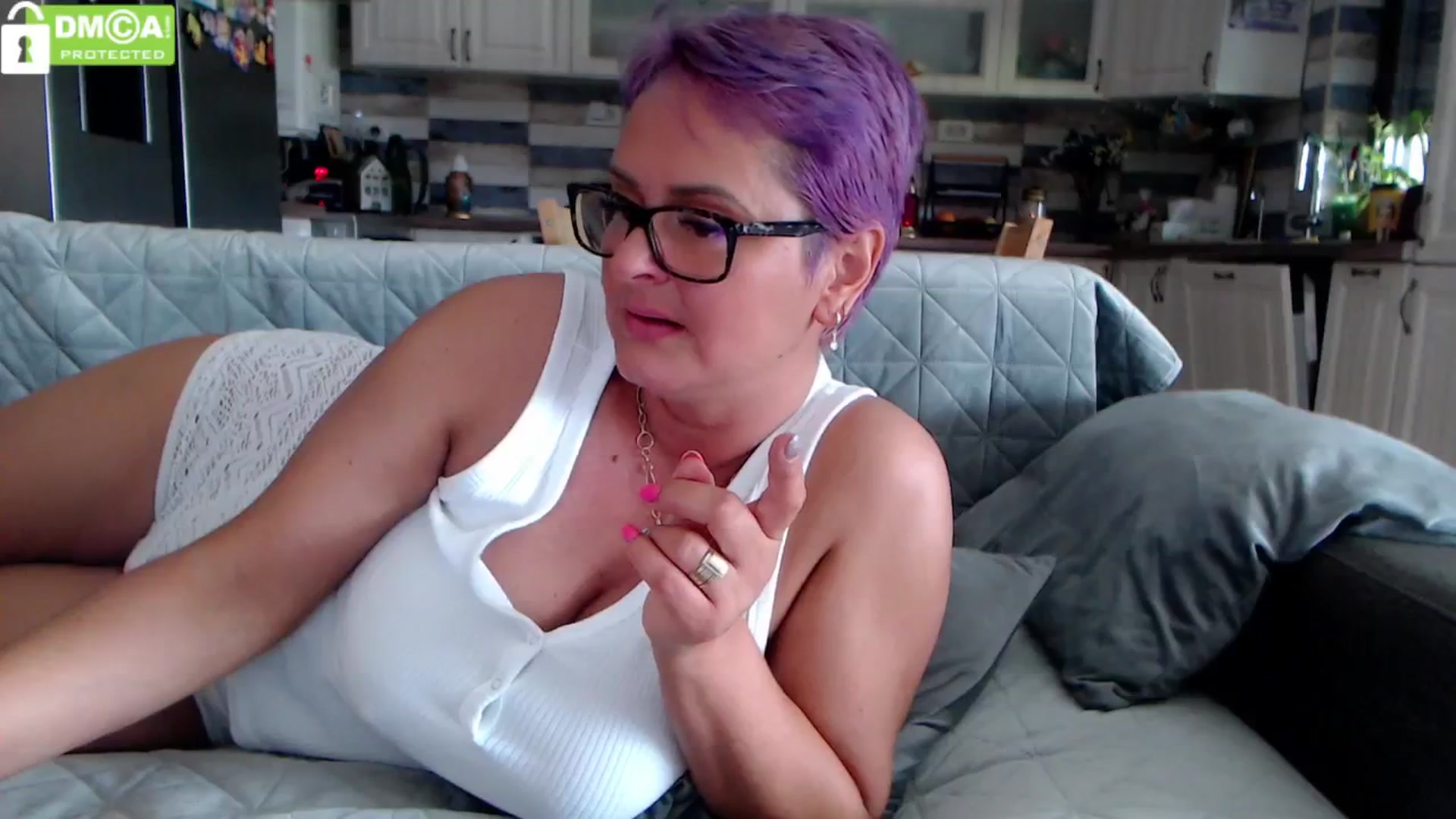 Gallery image thumbnail from silverjewel's myfreecams stream on, 06/26/2024, 10:22 image 12 of 20