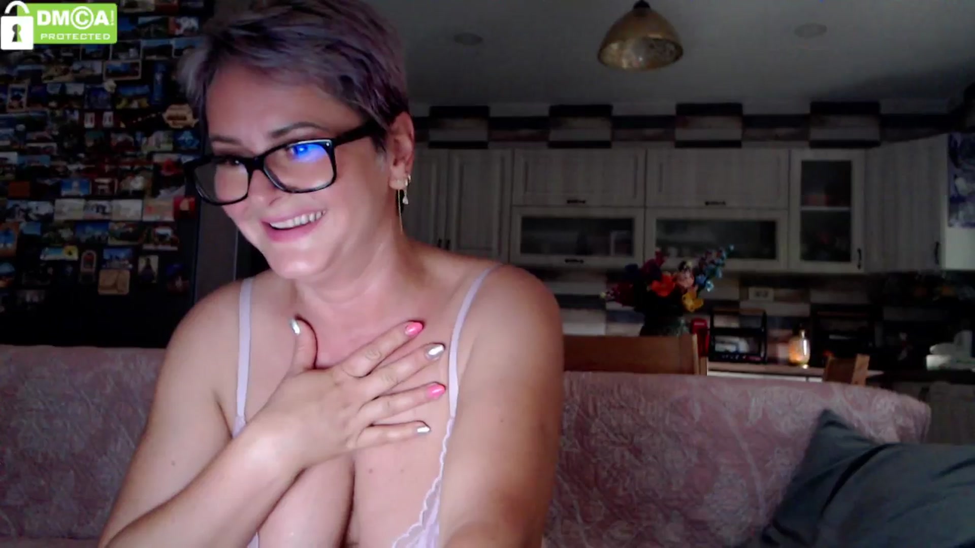 Gallery image thumbnail from silverjewel's myfreecams stream on, 07/10/2024, 17:21 image 12 of 20