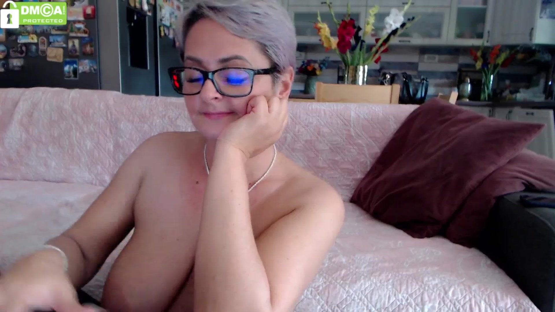 Gallery image thumbnail from silverjewel's myfreecams stream on, 07/16/2024, 12:45 image 19 of 20