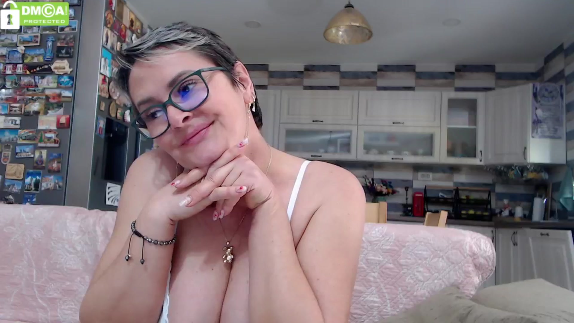 Gallery image thumbnail from silverjewel's myfreecams stream on, 10/17/2024, 11:13 image 19 of 20