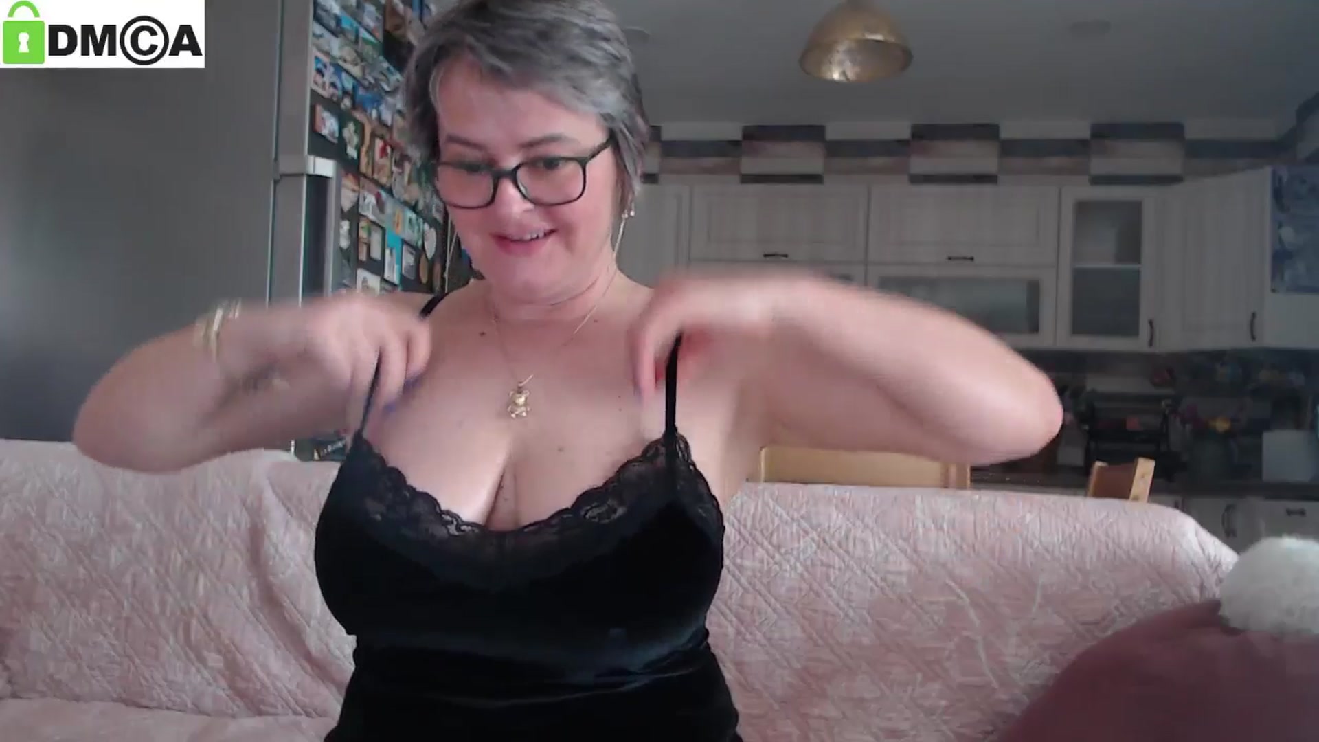 Gallery image thumbnail from silverjewel's myfreecams stream on, 01/18/2025, 14:03 image 5 of 20