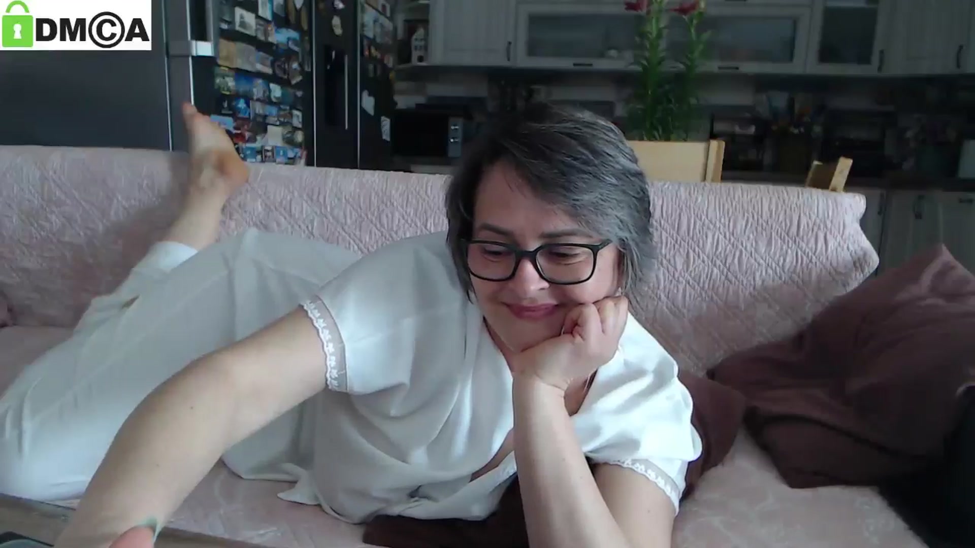 Gallery image thumbnail from silverjewel's myfreecams stream on, 04/14/2025, 10:43 image 13 of 20