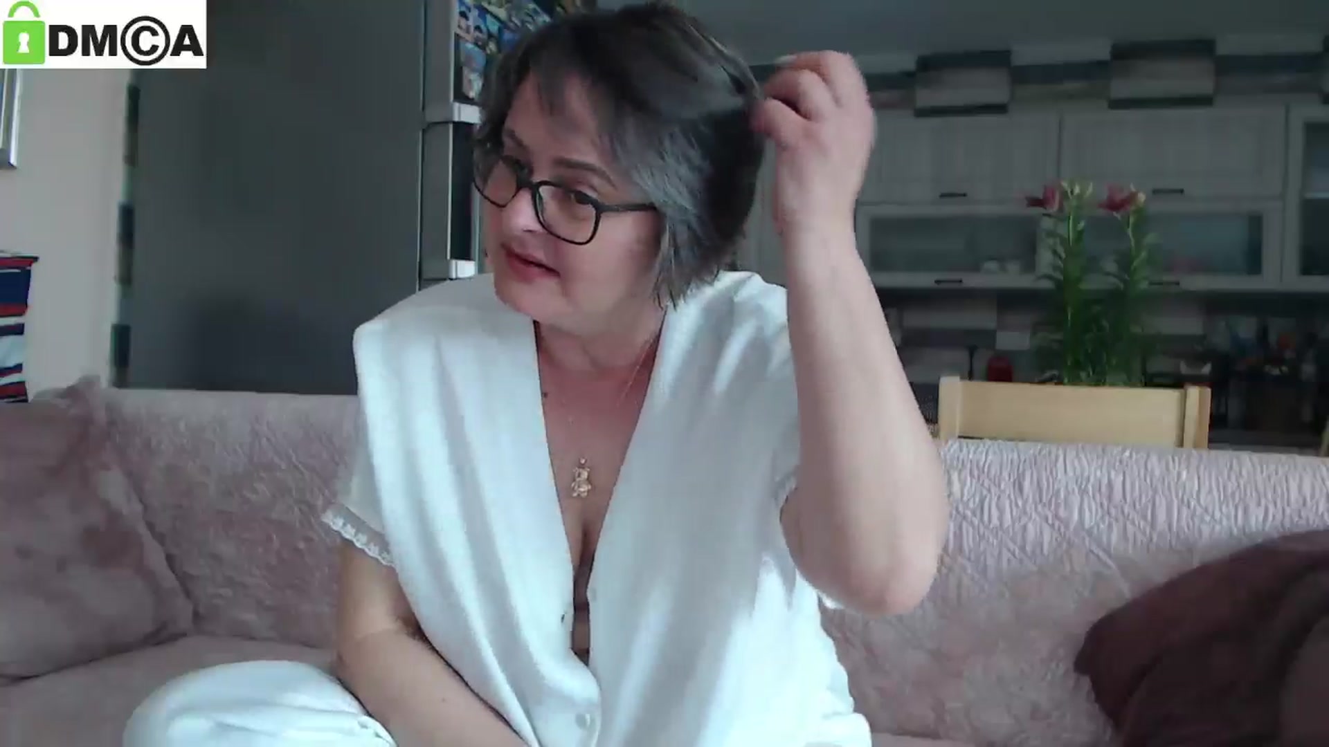 Gallery image thumbnail from silverjewel's myfreecams stream on, 04/14/2025, 10:43 image 19 of 20