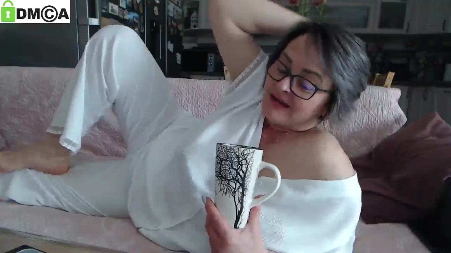 Gallery image thumbnail from silverjewel's myfreecams stream on, 04/14/2025, 10:43 image 14 of 20