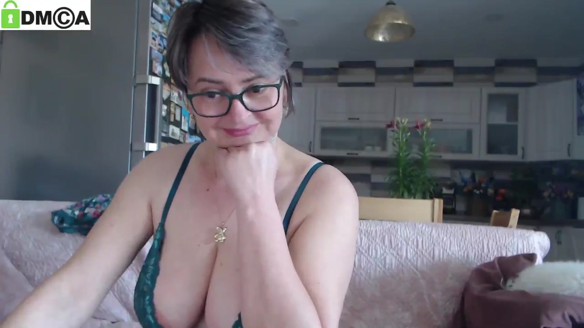 Gallery image thumbnail from silverjewel's myfreecams stream on, 04/16/2025, 08:35 image 16 of 20