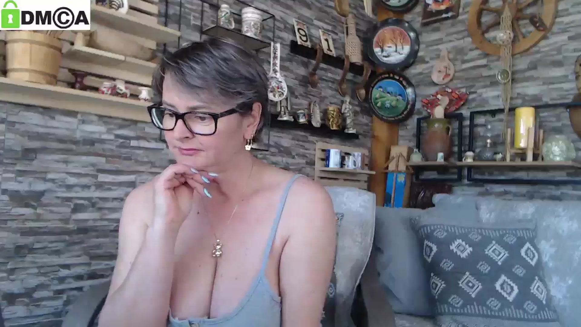 Gallery image thumbnail from silverjewel's myfreecams stream on, 04/21/2025, 09:11 image 19 of 20