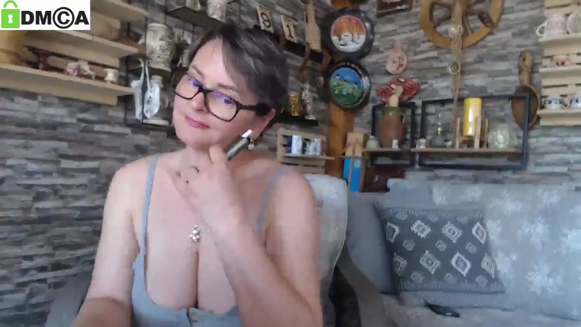 Gallery image thumbnail from silverjewel's myfreecams stream on, 04/21/2025, 11:18 image 16 of 20