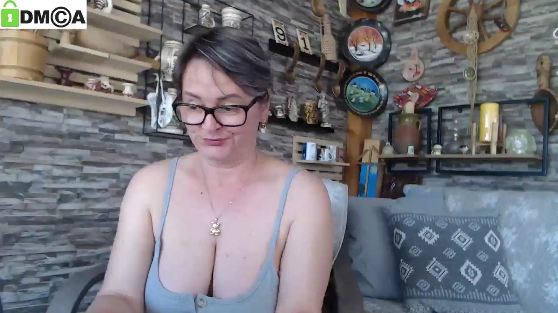 Gallery image thumbnail from silverjewel's myfreecams stream on, 04/21/2025, 11:18 image 5 of 20