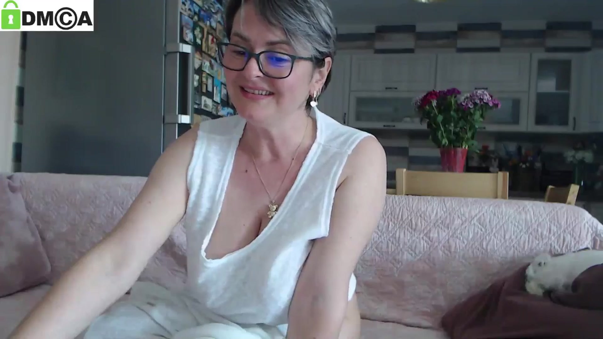 Gallery image thumbnail from silverjewel's myfreecams stream on, 04/30/2025, 11:16 image 19 of 20