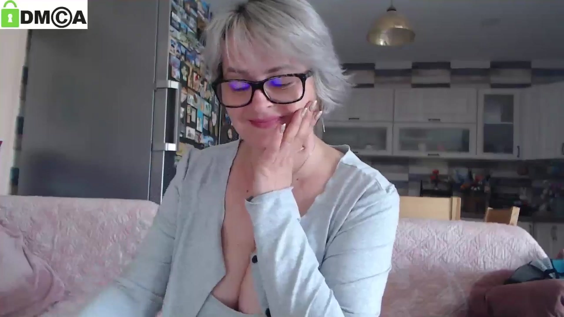 Gallery image thumbnail from silverjewel's myfreecams stream on, 05/13/2025, 08:10 image 16 of 20