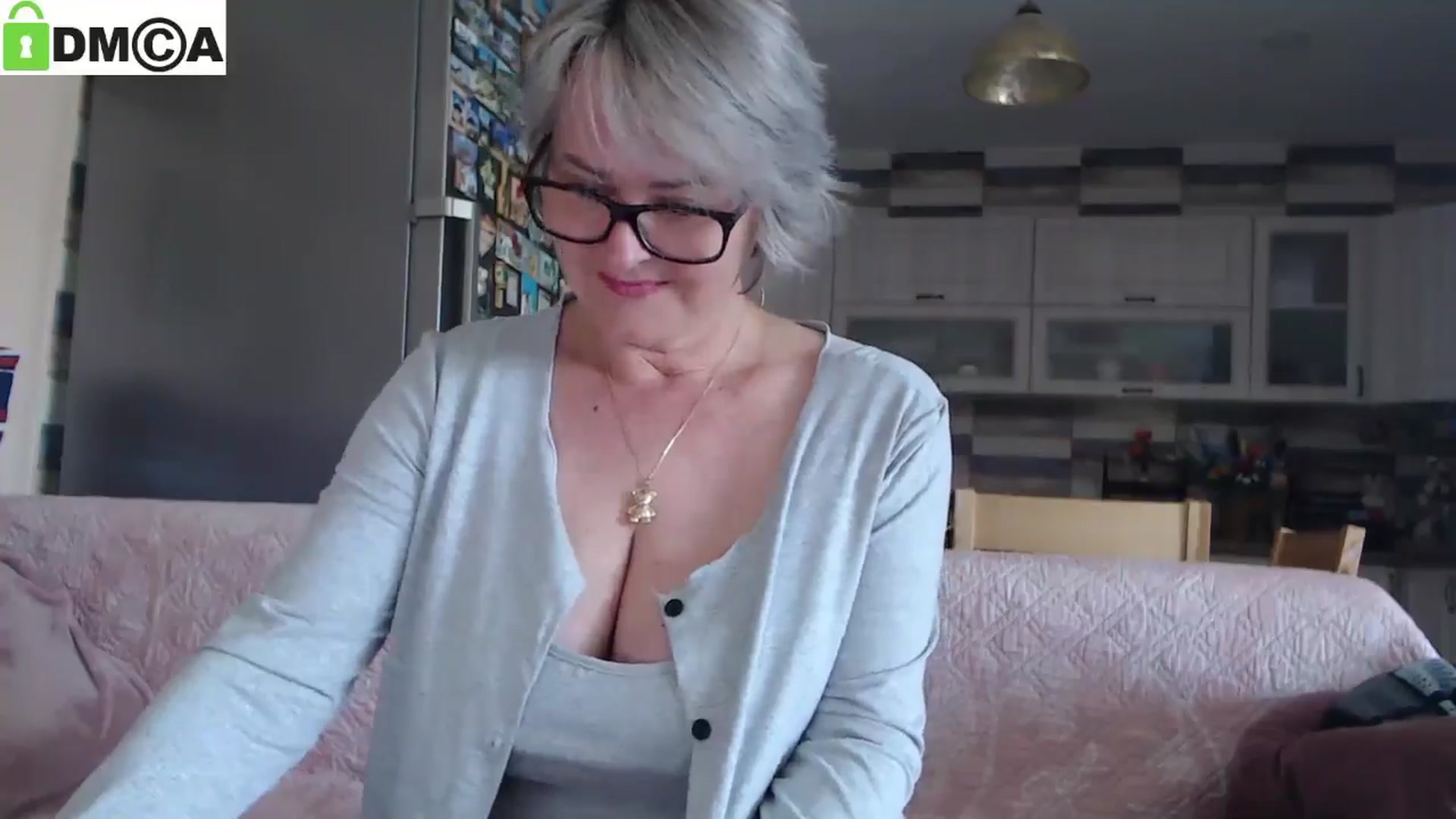 Gallery image thumbnail from silverjewel's myfreecams stream on, 05/13/2025, 08:10 image 10 of 20