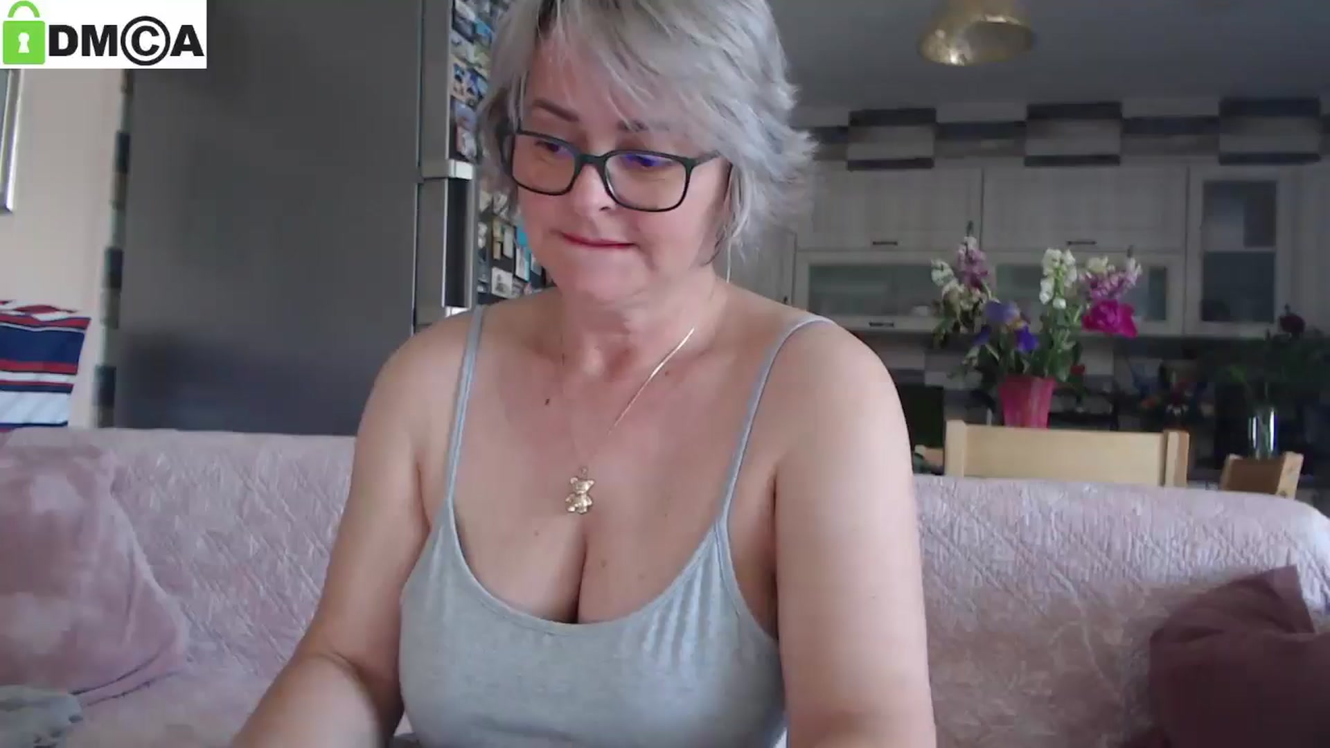 Gallery image thumbnail from silverjewel's myfreecams stream on, 05/20/2025, 09:49 image 13 of 20