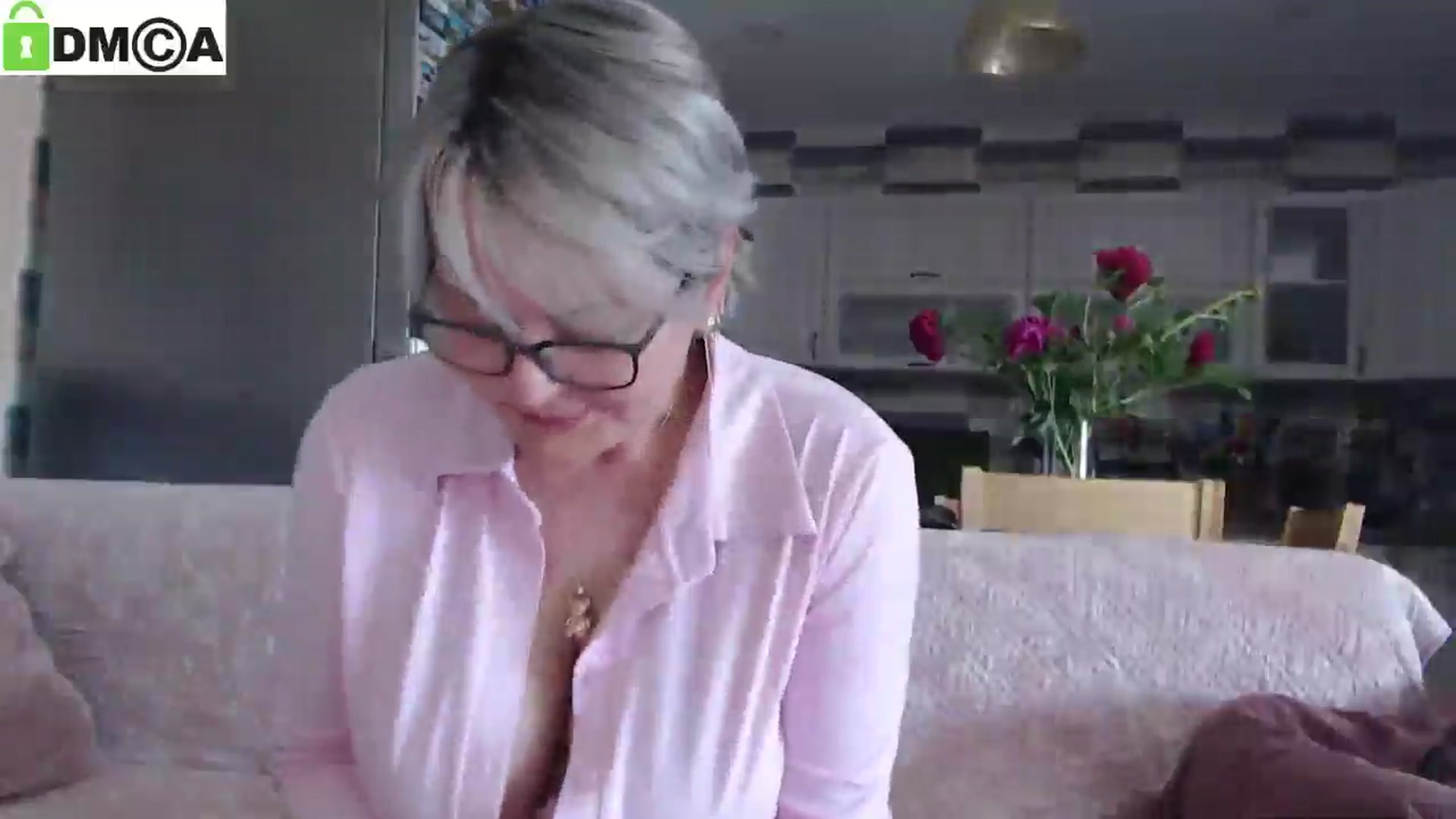 Gallery image thumbnail from silverjewel's myfreecams stream on, 05/21/2025, 10:37 image 14 of 20